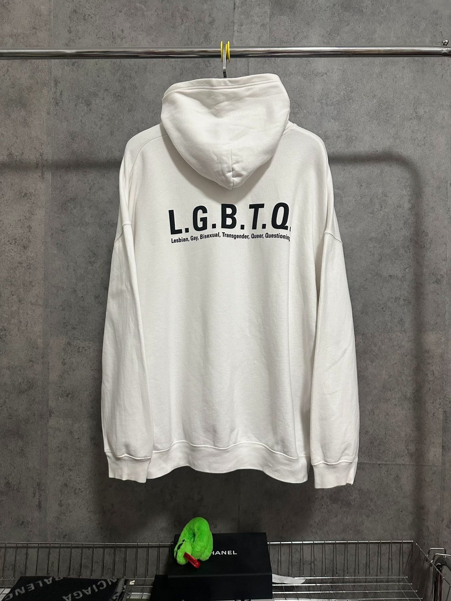 Balenciaga Balenciaga LGBTQ Logo Hoodie Size US XS / EU 42 / 0 - 4 Thumbnail