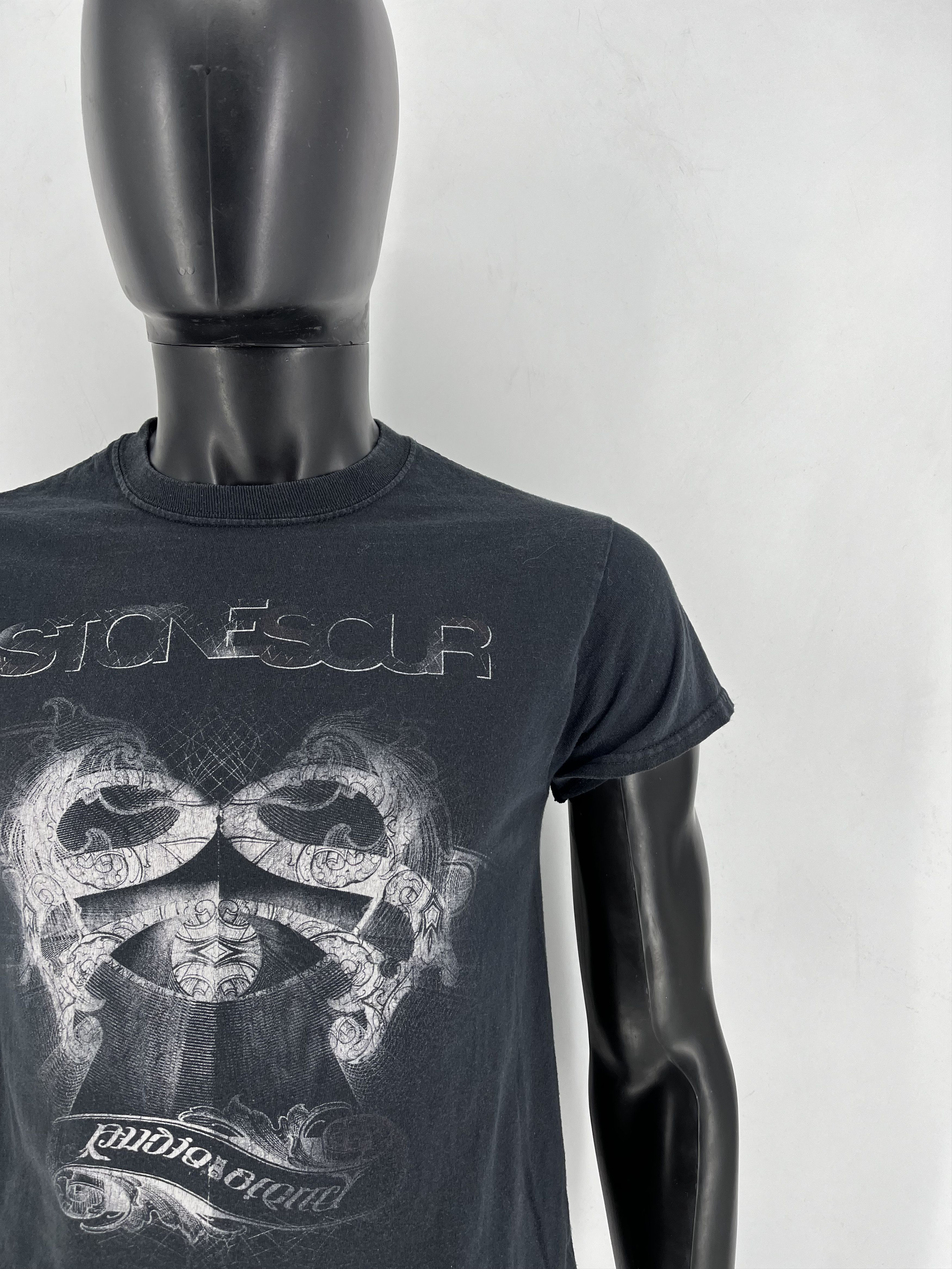Band Tees Vintage Y2K Stone Sour Band Tee Big Logo Streetwear Size S Size US S / EU 44-46 / 1 - 7 Thumbnail