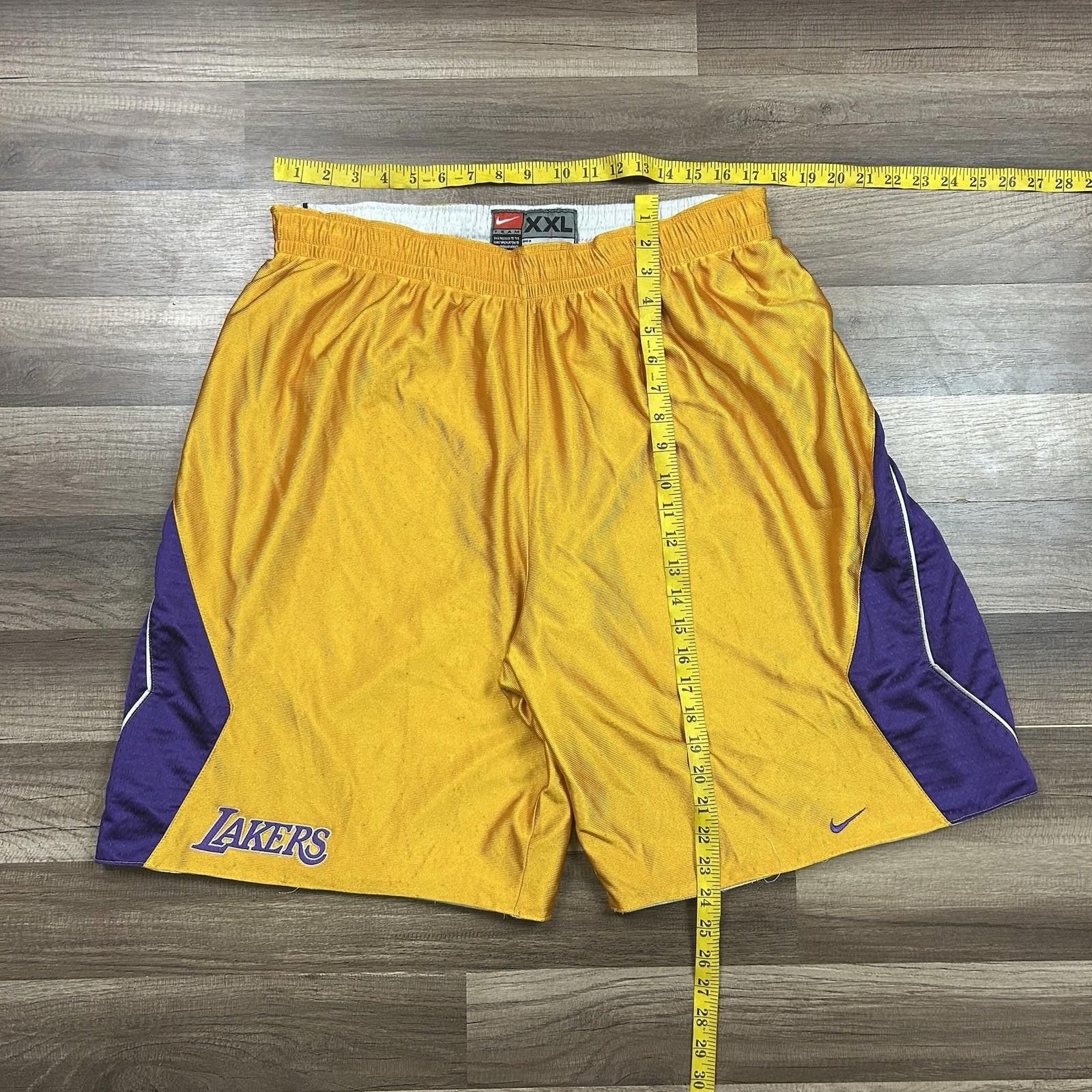 Nike VTG Nike Team Issue LA Lakers Reversible Shorts Kobe Sz 2XL Size US 40 / EU 56 - 3 Thumbnail