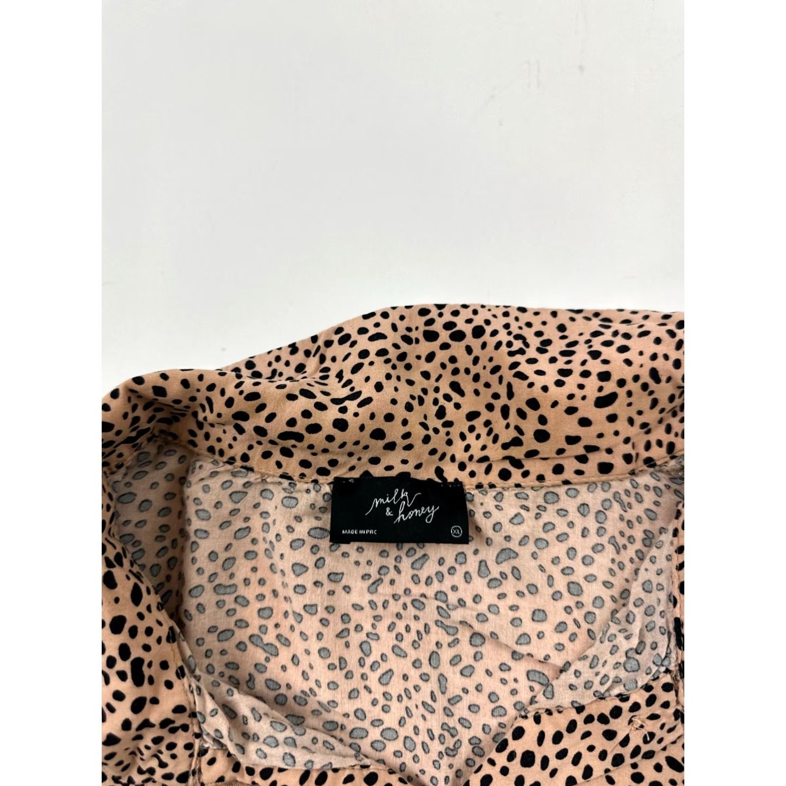 Vintage Milk & Honey Womens XL Tan Black Animal Print Crop Short Sleeve Button Up Size XL / US 12-14 / IT 48-50 - 3 Thumbnail