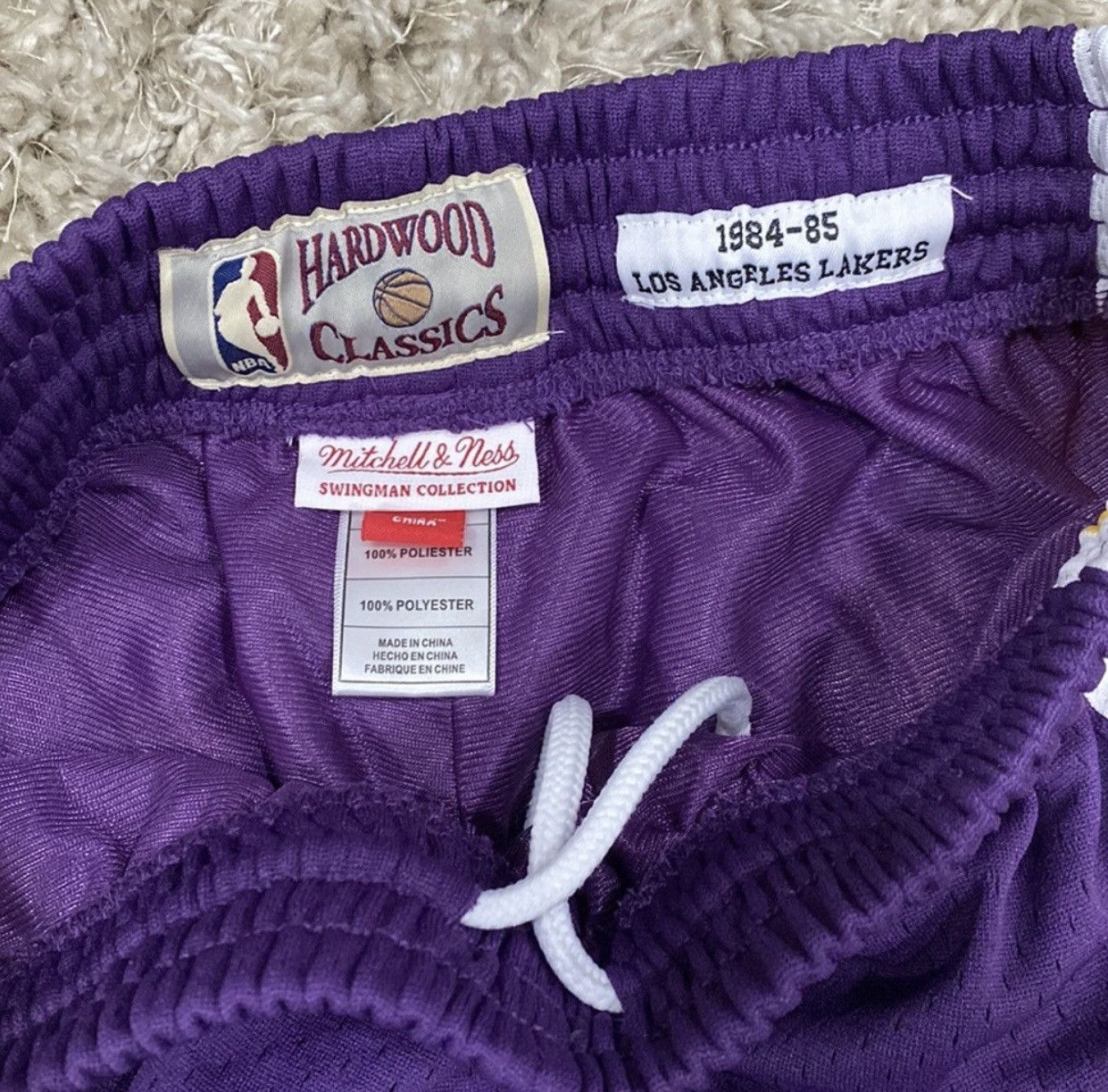 Vintage Mitchell and Ness Lakers Shorts Size US 32 / EU 48 - 2 Thumbnail