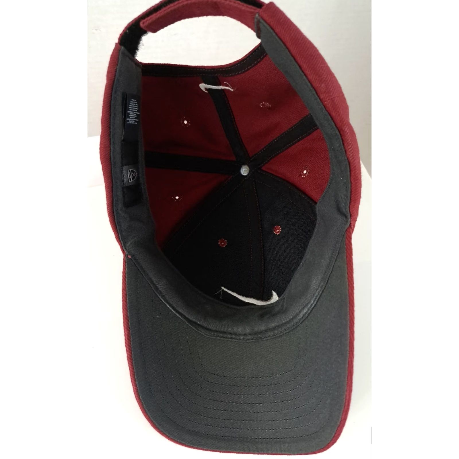 Nike VINTAGE Nike Burgundy Cotton Embroidered Adjustable Golf Hat Mens Womens Unisex One Size Red Sports Adjustable Reversible Canvas Cotton Hat Size ONE SIZE - 5 Thumbnail