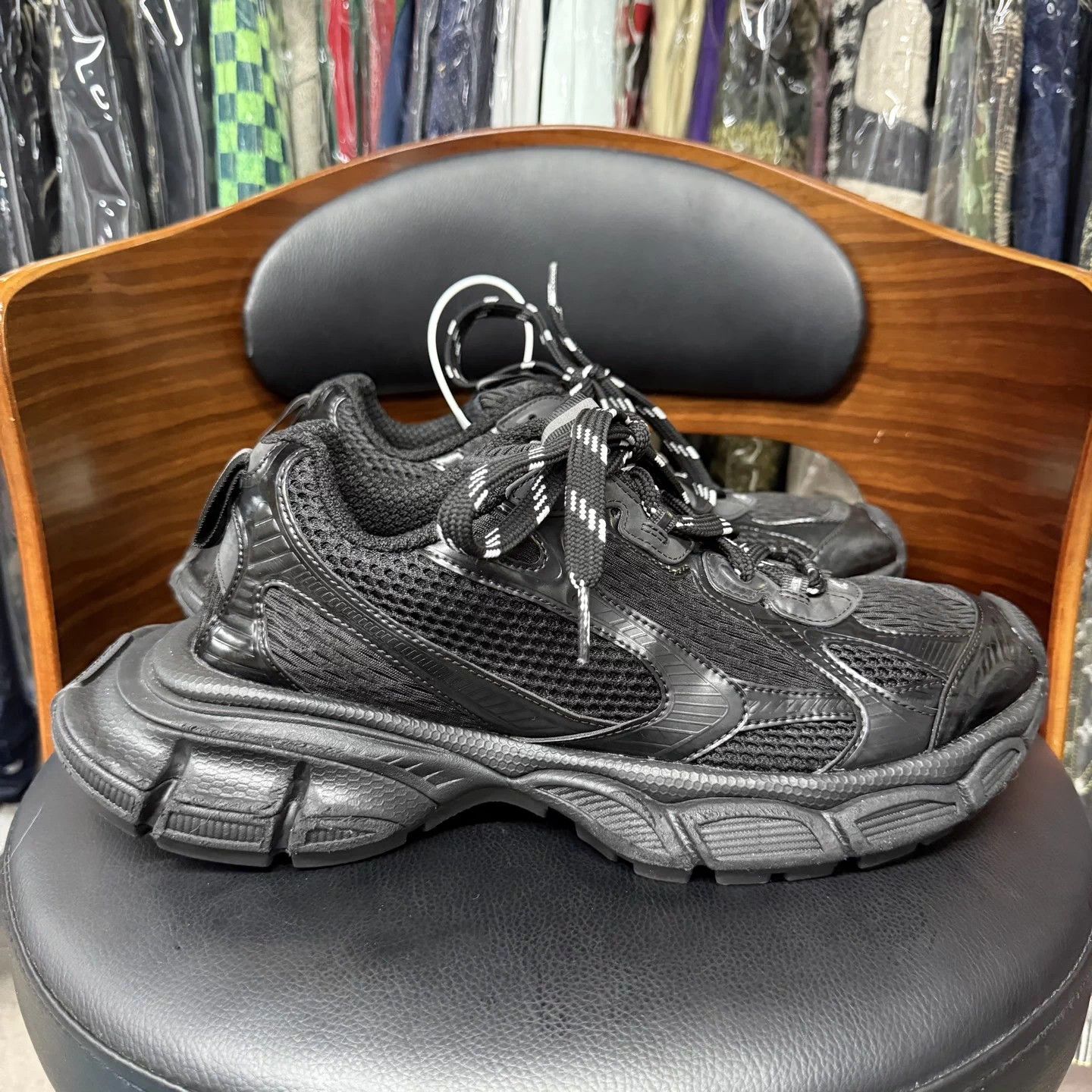 Balenciaga Balenciaga 3xl 42 Black Distressed Warrior Size US 9 / EU 42 - 4 Thumbnail