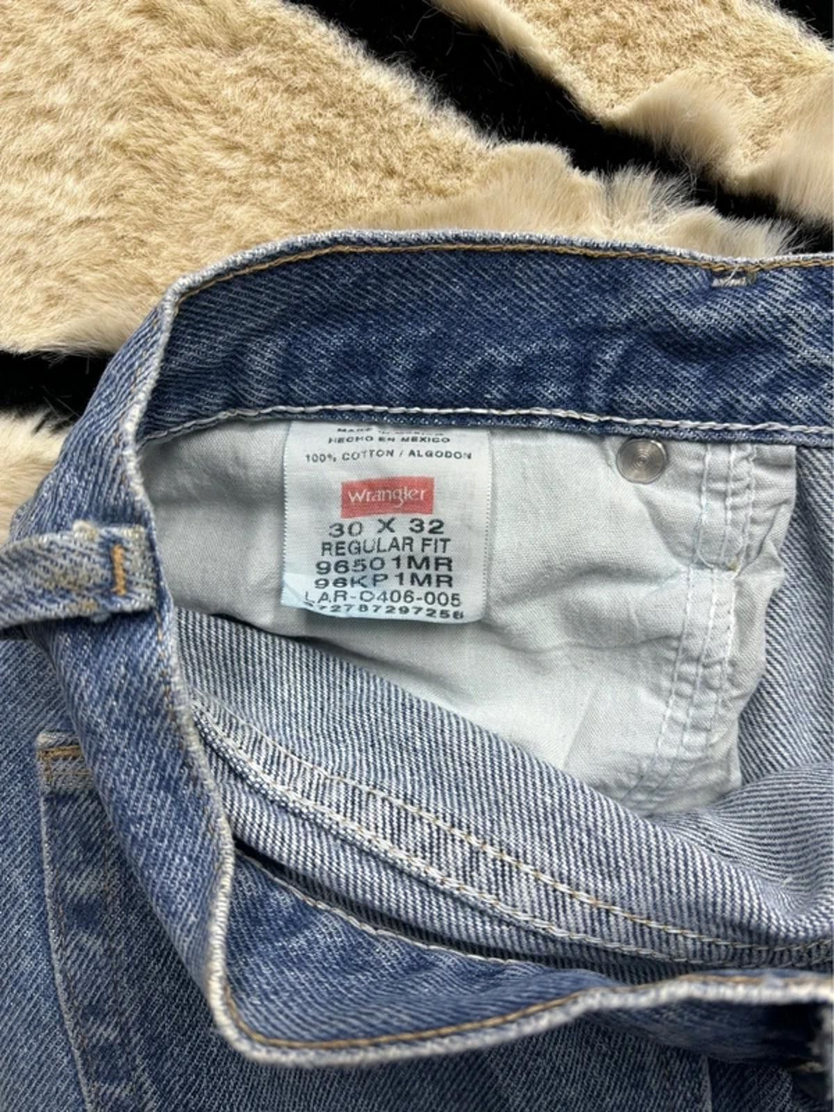 Other Men’s vintage wrangler baggy fit jeans Y2K style size 30x32 Size US 30 / EU 46 - 3 Thumbnail