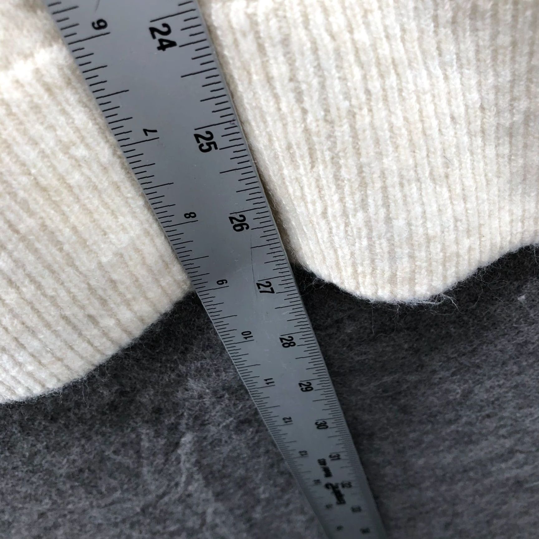 Gap Gap Cozy Relaxed V-Neck Sweater Womens XL Ivory Soft Pullover Lightweight Sweater Knit Pullover Ivory Womens XL Gap No N/A Size XL / US 12-14 / IT 48-50 - 8 Thumbnail