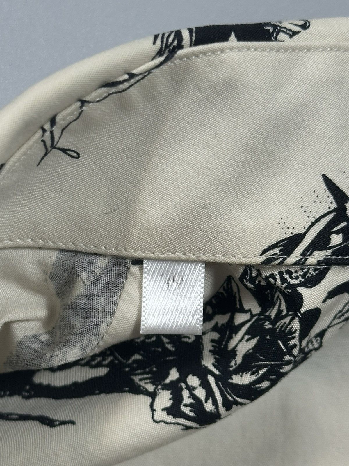 Givenchy Givenchy Tiger Camo Gothic Short Sleeve Zip Shirt Size US L / EU 52-54 / 3 - 12 Thumbnail