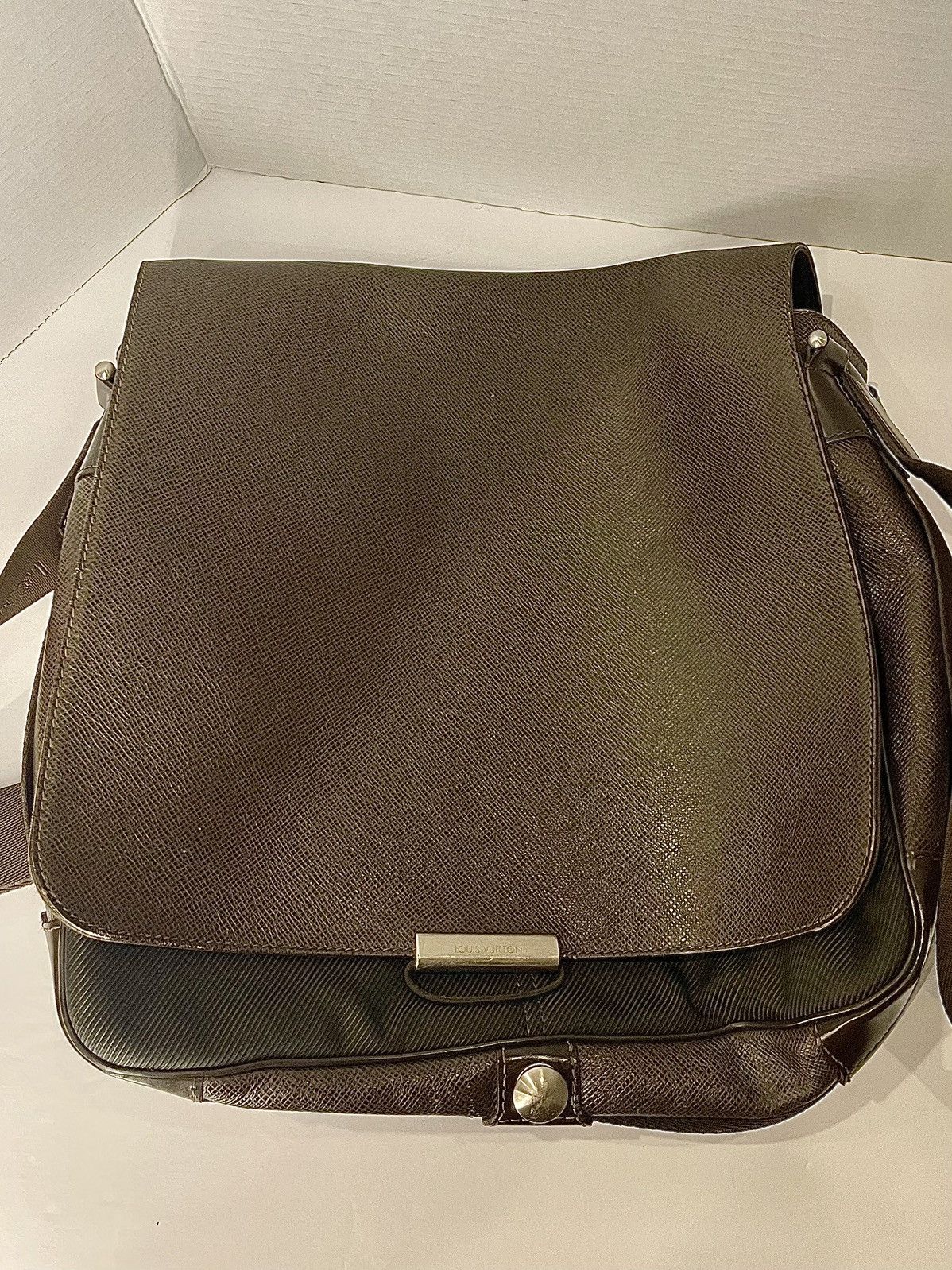 Louis Vuitton Louis Vuitton Brown Taiga Crossbody Bag Size ONE SIZE - 18 Thumbnail