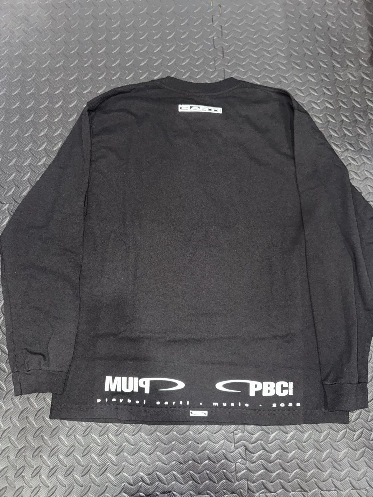 トップス Playboi Carti MANHOLE COVER LONG SLEEVE Playboi Carti IAM Manhole Cover Long Sleeve