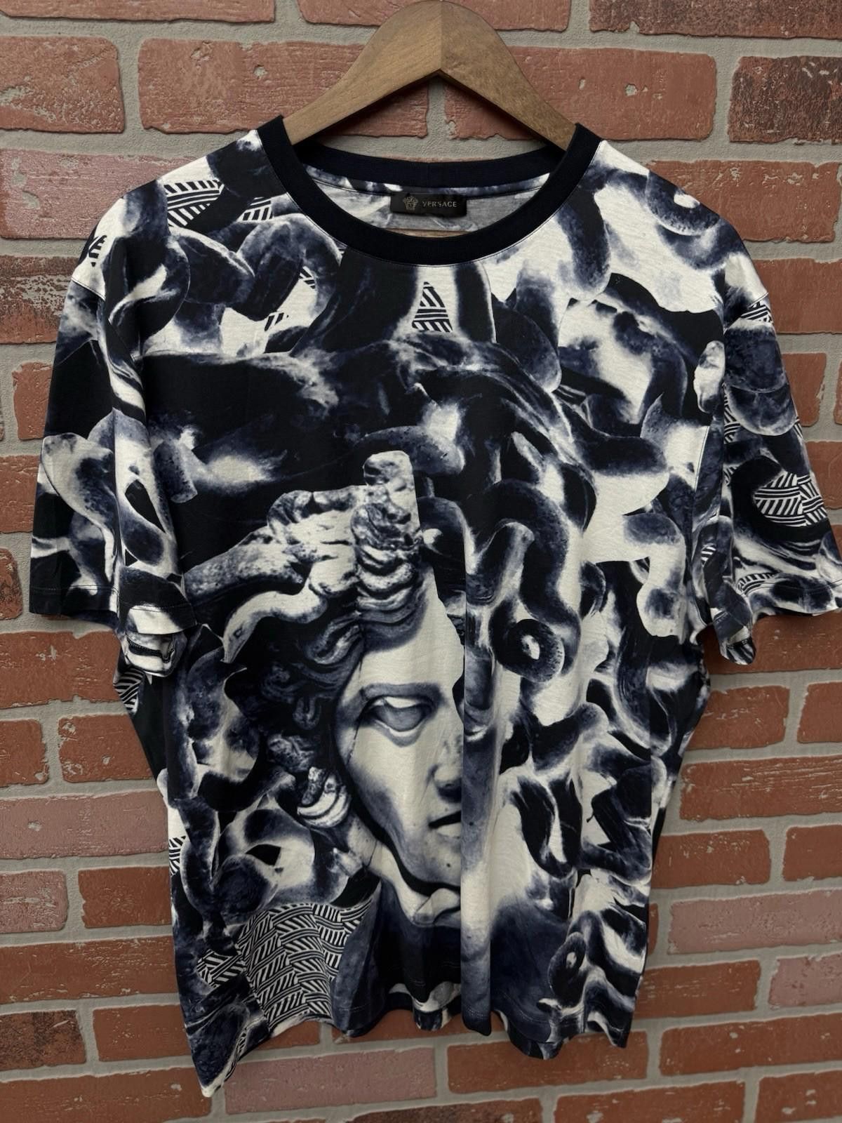 Versace Versace Black T-Shirt Men’s Size 3XL | Medusa Face Tee | Size US XXL / EU 58 / 5 - 2 Thumbnail