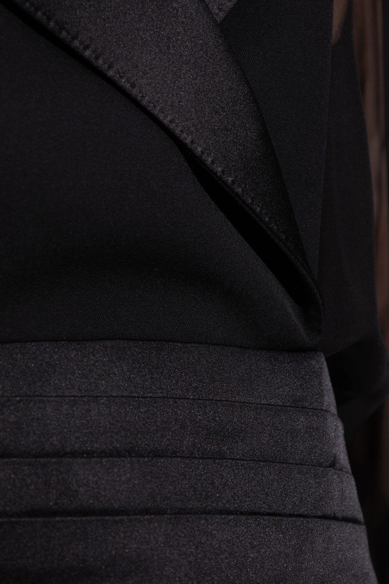 Dolce & Gabbana o1s22i1n0225 Open-Back Wool & Silk Blend Vest in Black Size M / US 6-8 / IT 42-44 - 6 Thumbnail