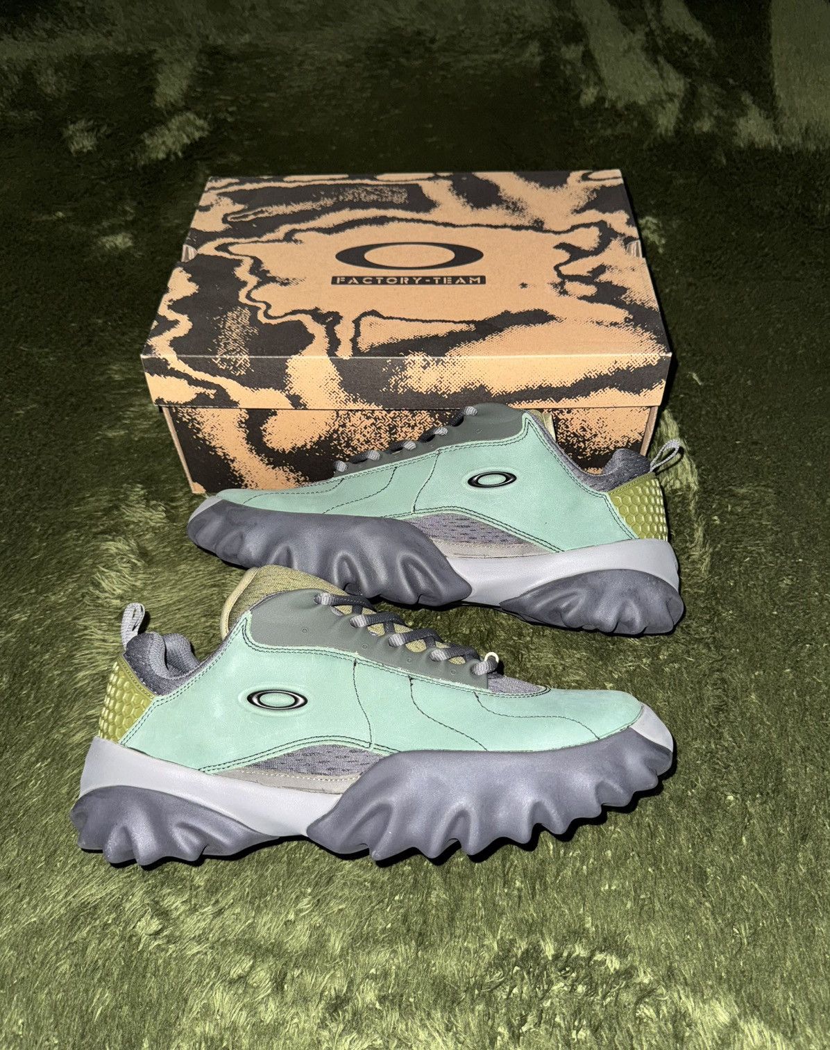 Brain Dead × Oakley [US11.5] Oakley Factory Team X BrainDead Chop Saw Duck Green Size US 11.5 / EU 44-45 - 1 Thumbnail