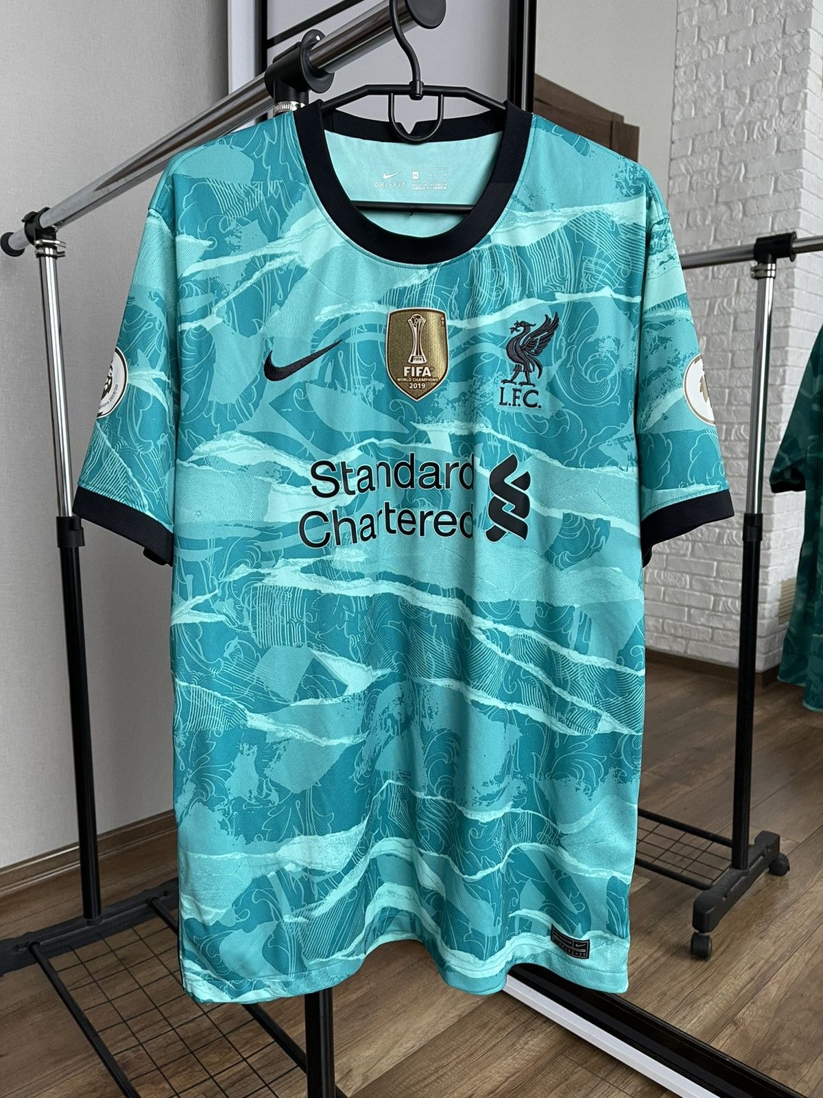 Nike 2020/2021 Nike FC Liverpool Champions Soccer Jersey T-Shirt Size US XL / EU 56 / 4 - 1 Thumbnail