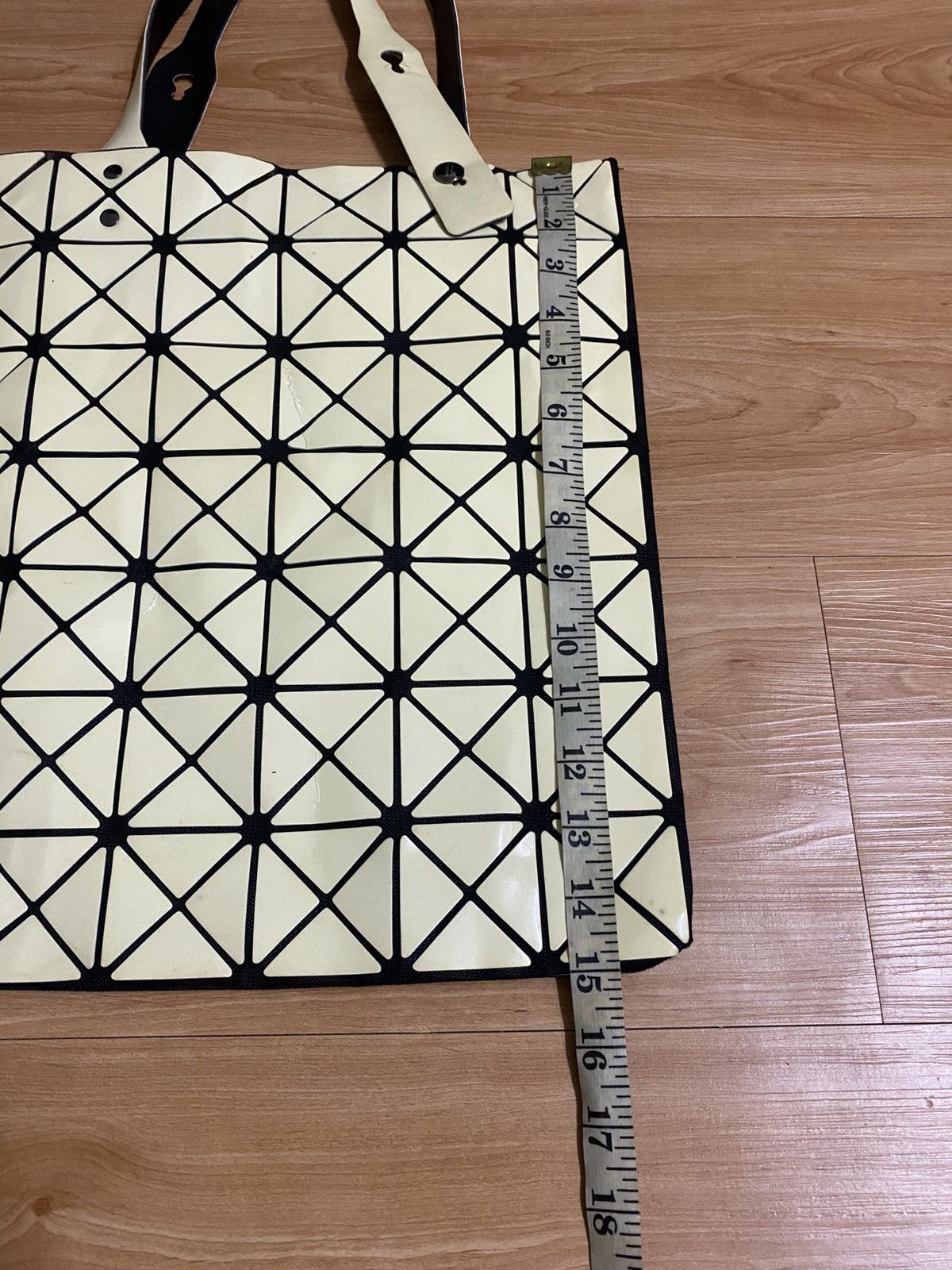 Issey Miyake Bao Bao Issey Miyake BAO BAO Geometric Panel Tote Bag Cream / Black Size ONE SIZE - 5 Thumbnail