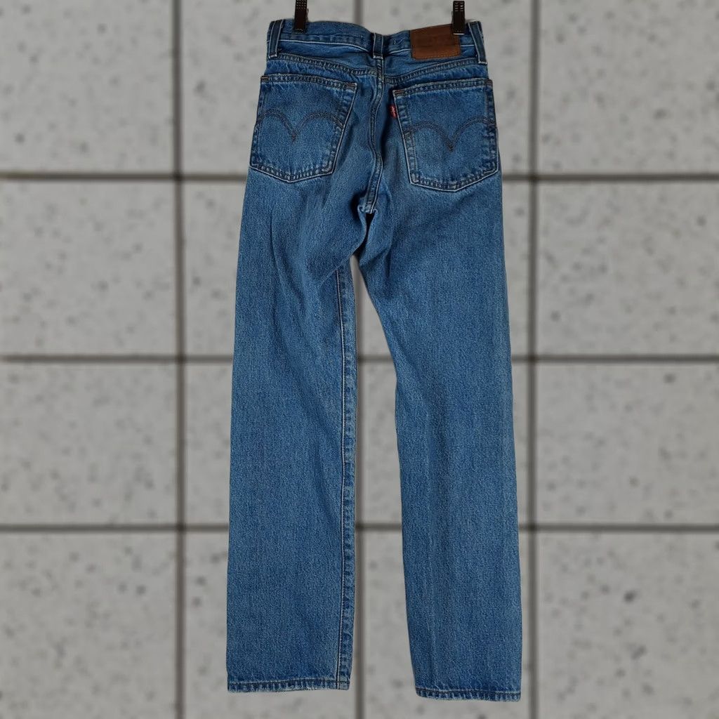 Levi's VINTAGE Levi’s Premium Wedgie Straight High Rise Women’s Jeans W23 L28 Light Wash Blue 90s Womens Jeans Size 40" / US 18 - 1 Thumbnail