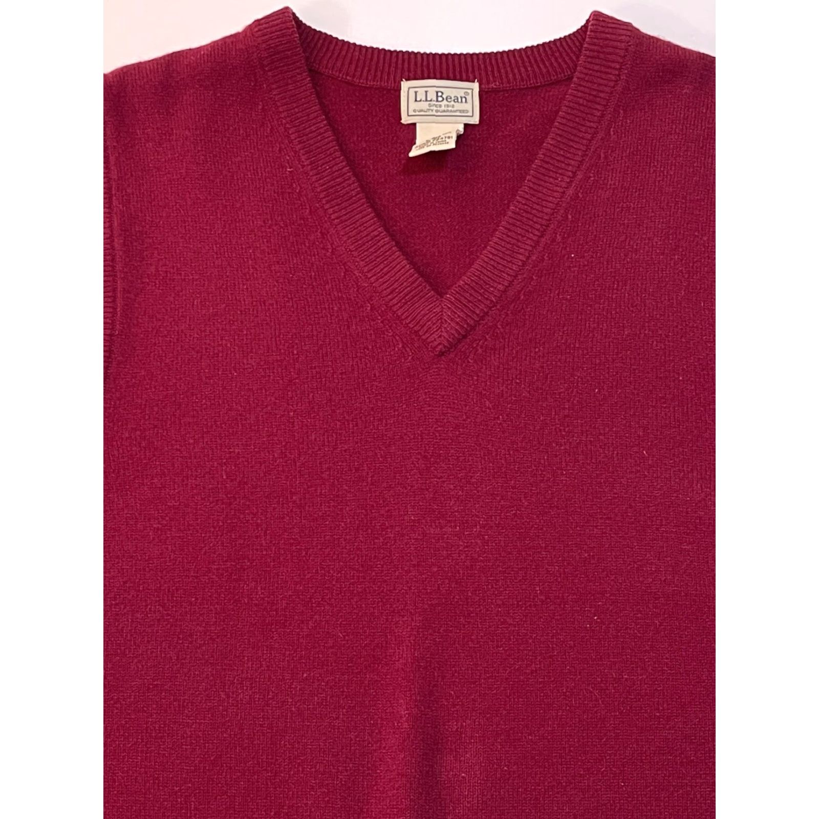 Vintage VINTAGE LL Bean Wool Sweater Vest Classic Red Outdoor Hiking Sz L Mens Size US L / EU 52-54 / 3 - 2 Thumbnail