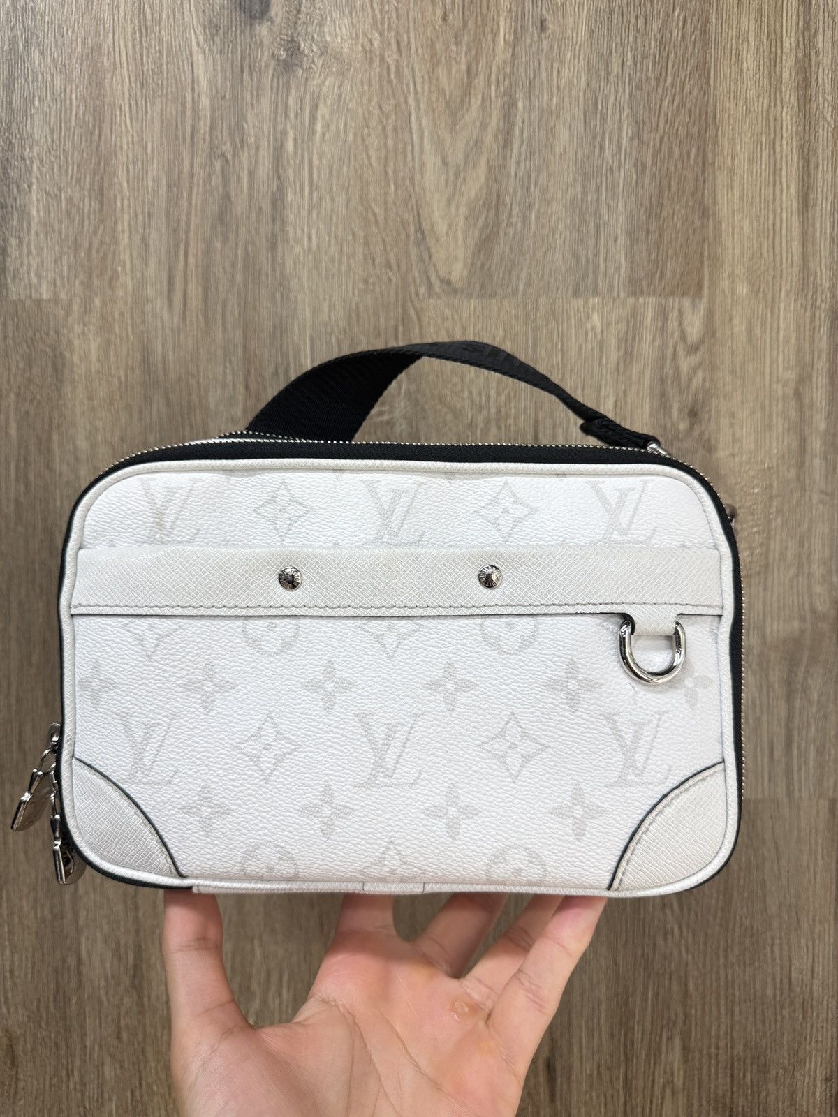 Louis Vuitton Louis Vuitton White Monogram Shoulder Bag Size ONE SIZE - 1 Thumbnail