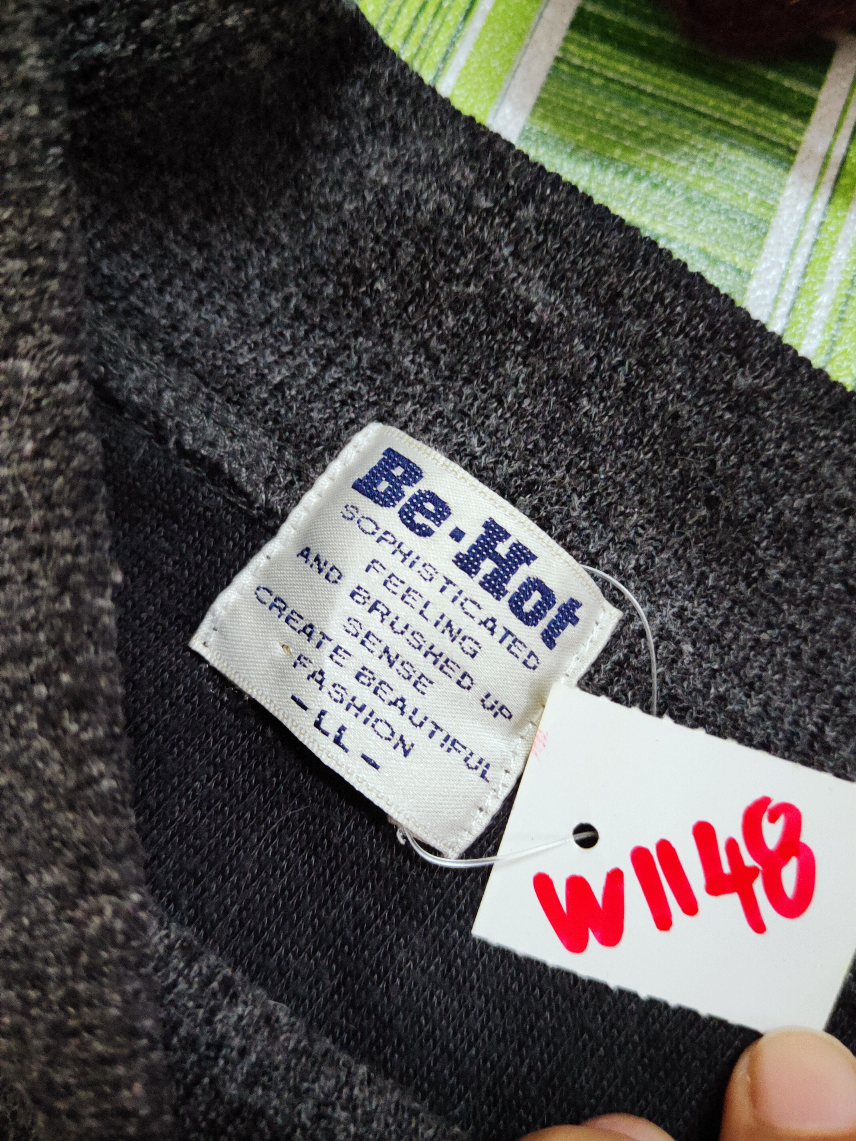 Japanese Brand × Vintage Be Hot Black Sweatshirts #W1148 Size US XL / EU 56 / 4 - 11 Thumbnail