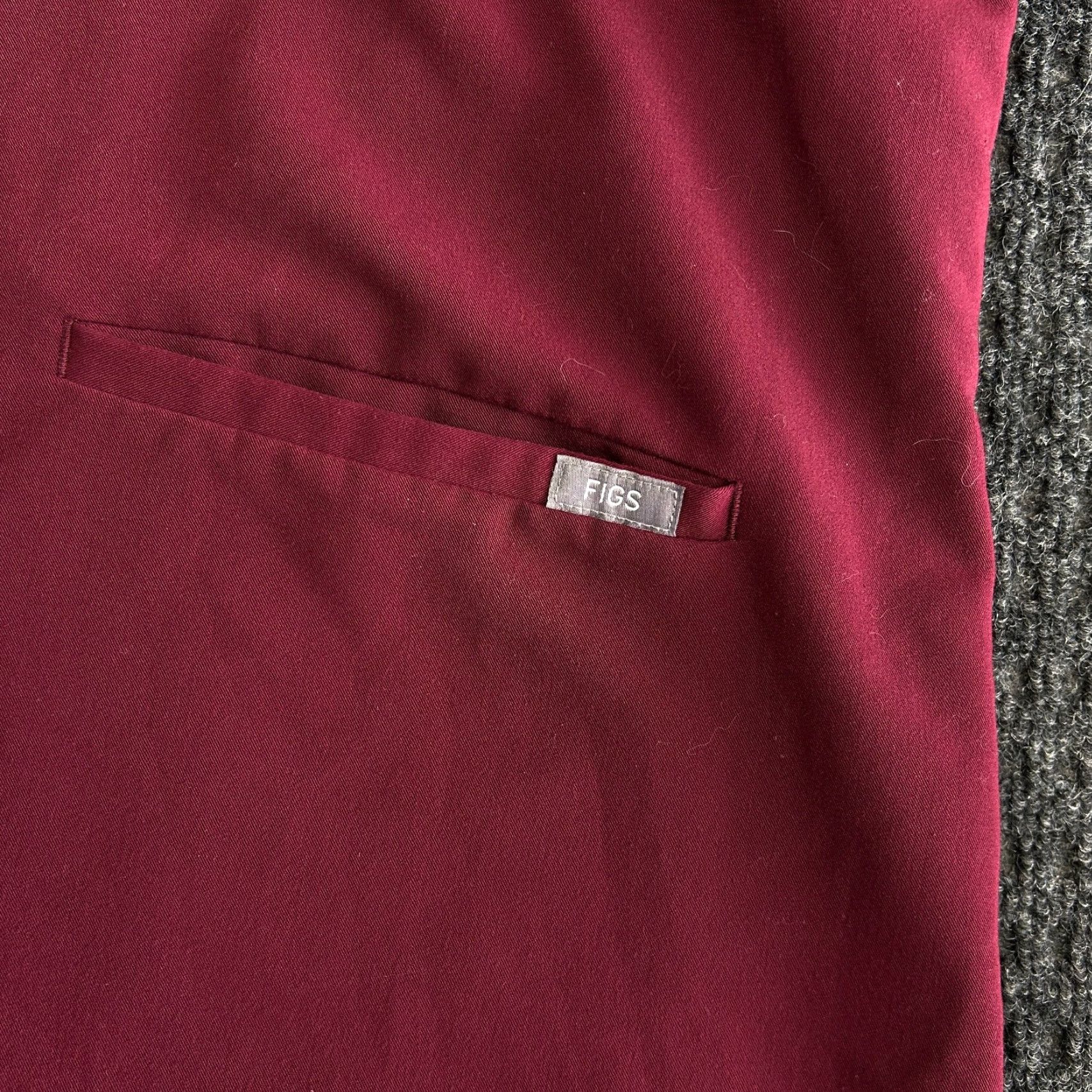 Vintage FIGS Scrub Top Shirt Womens 2XL Maroon Solid Medical 3 Pocket FW1100 Casma V2XL Womens Size XXL / US 16-18 / IT 52-54 - 3 Thumbnail