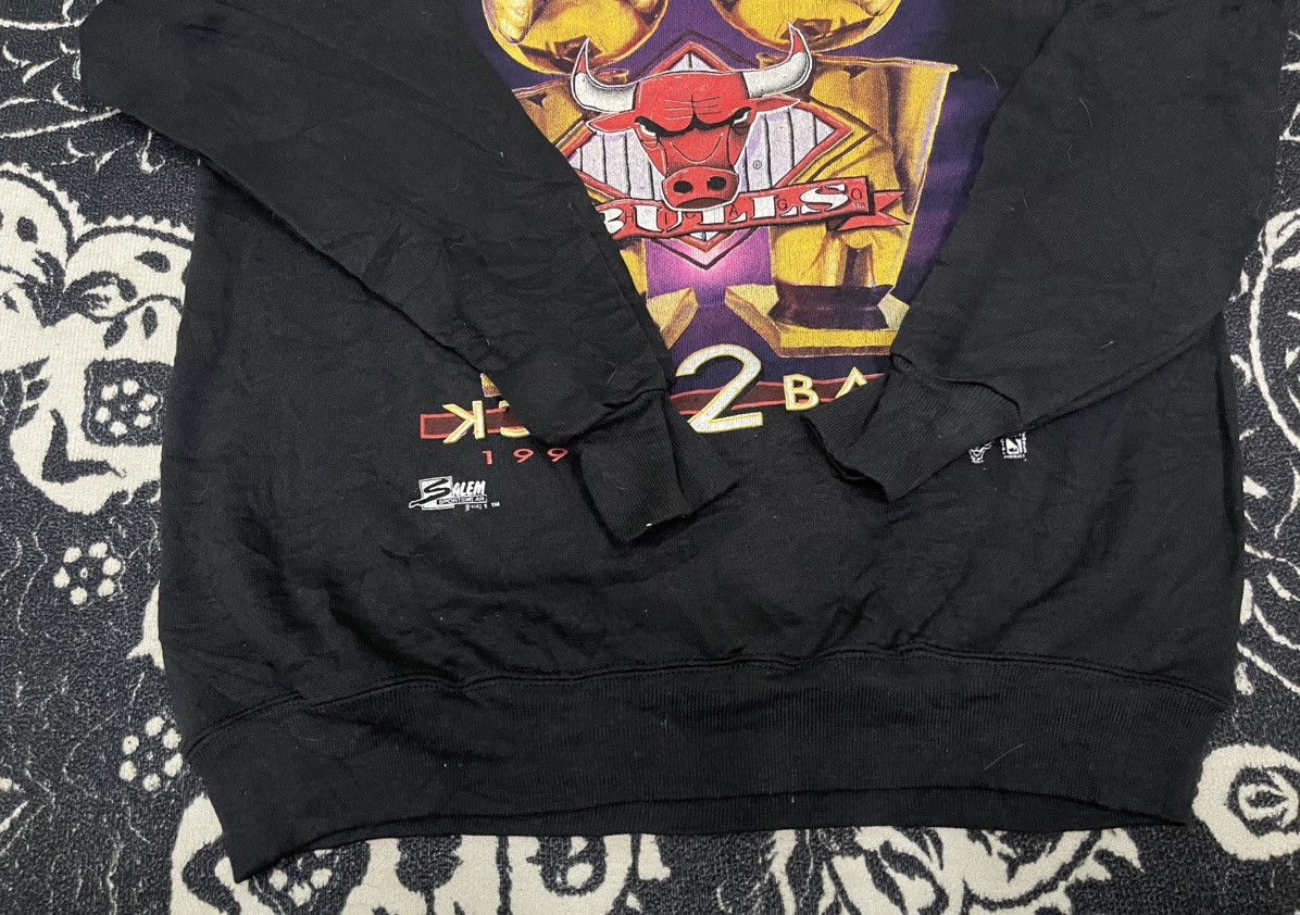 NBA 1991/1992 BACK TO BACK CHAMPION CHICAGO BULLS SWEATSHIRT Size US M / EU 48-50 / 2 - 10 Thumbnail