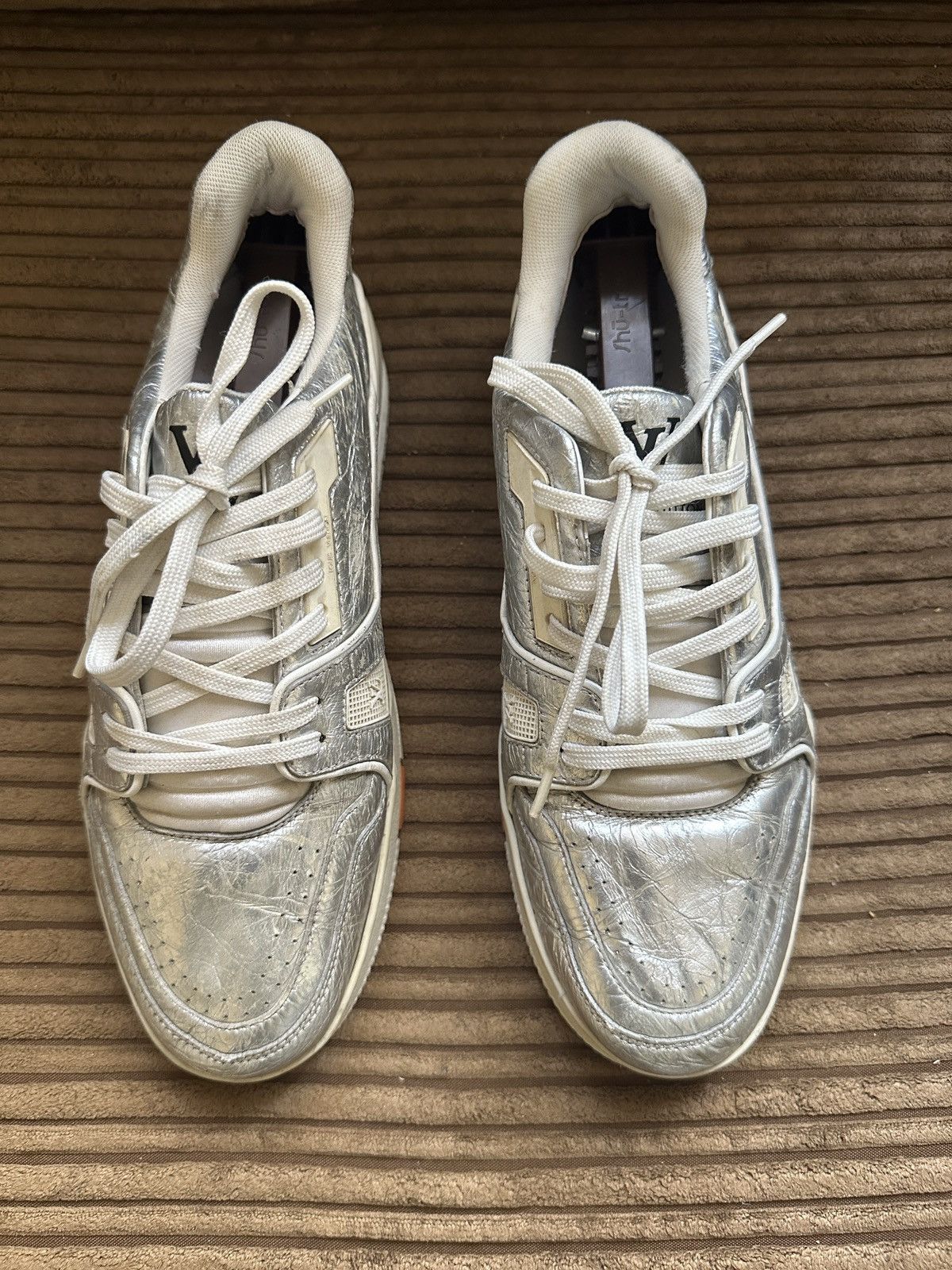 Louis Vuitton Louis Vuitton OG Trainer Silver Metallic Size US 7.5 / EU 40-41 - 1 Thumbnail