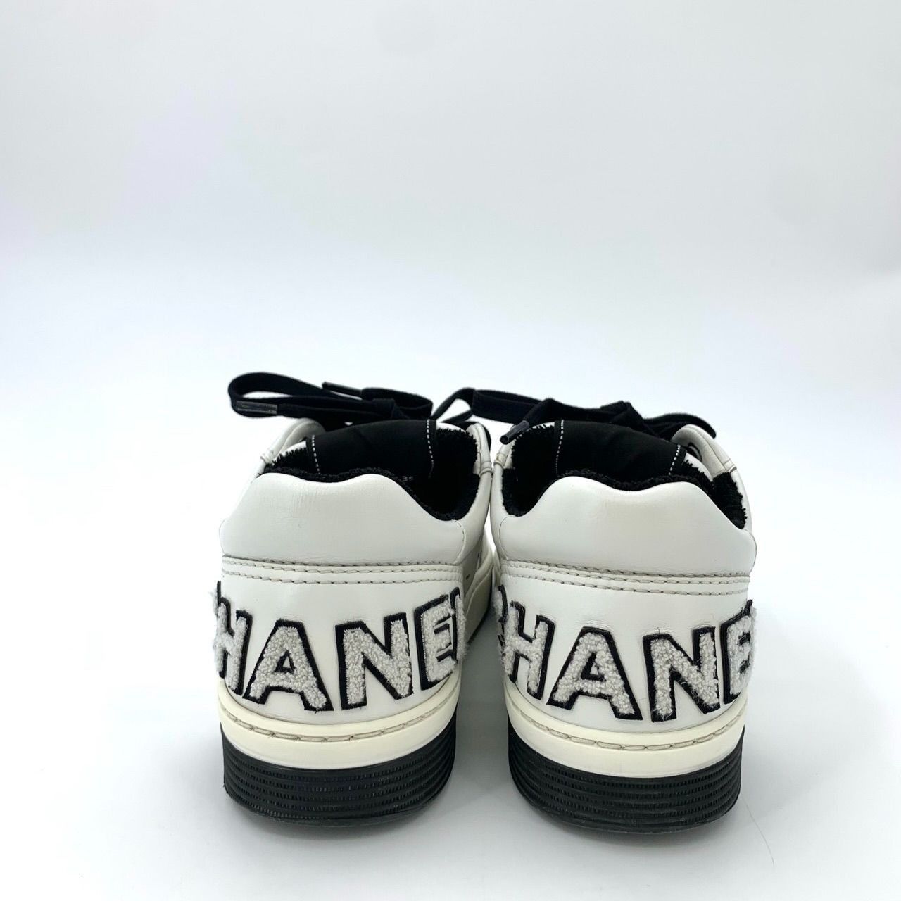 Chanel Chanel White Leather Low-Top Sneakers With Black Accents & L Size US 5 / IT 35 - 4 Thumbnail