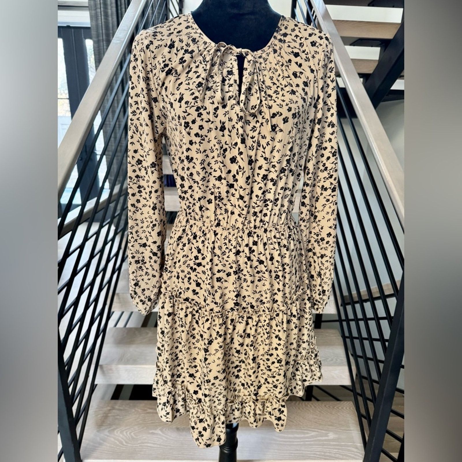 Other New Floral Beige Long Sleeve Dress size S Size S / US 4 / IT 40 - 5 Thumbnail