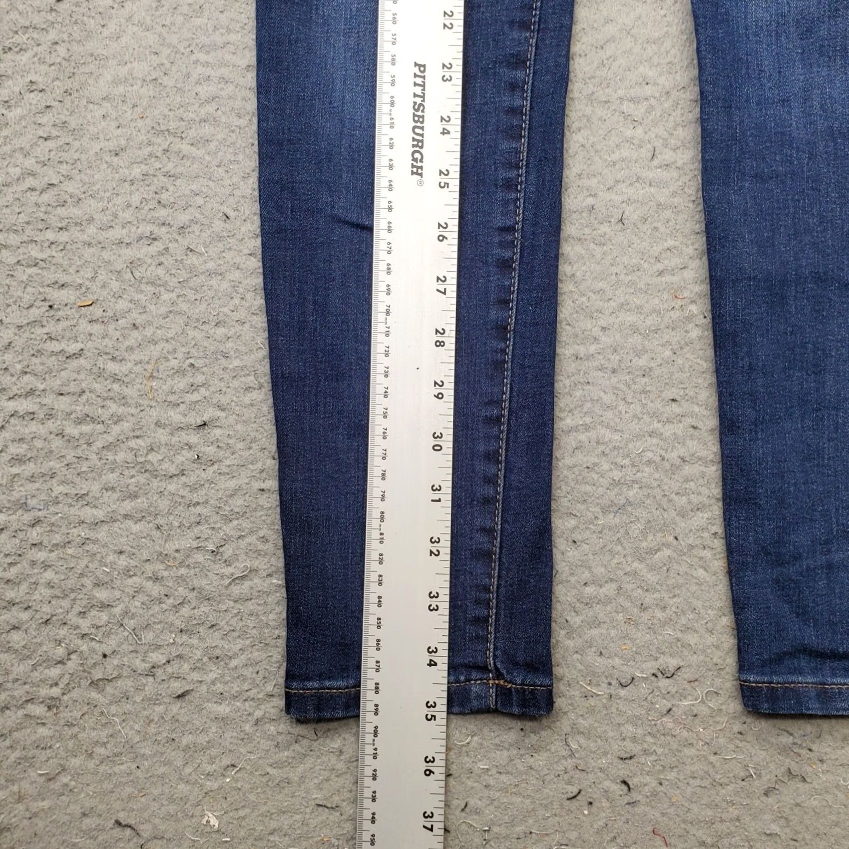 Banana Republic Banana Republic Womens 25 Skinny Fit Jeans Blue Denim Stretch Faded Whiskered 5-Pocket Size 25 27.5 Inseam Regular Mens Womens Boys Girls Size 42" / US 20 - 3 Thumbnail