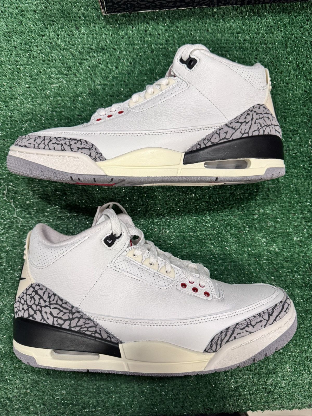 Jordan Brand Jordan 3 retro white cement VNDS size 9 Like new Size US 9 / EU 42 - 1 Thumbnail