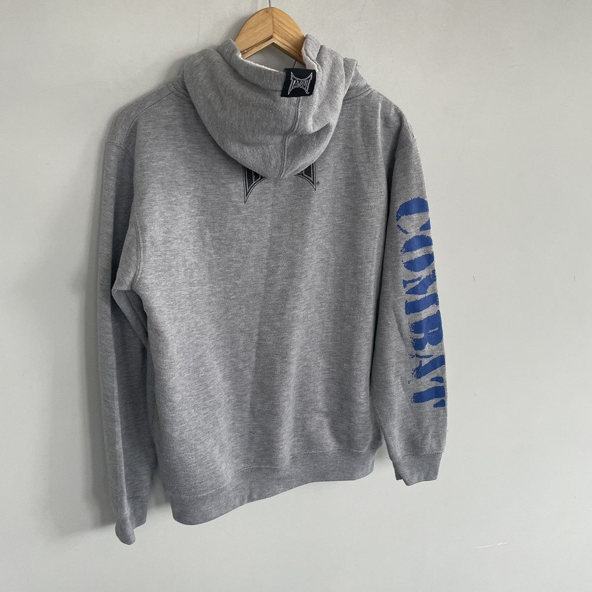 Tapout × Vintage Vintage Tapout Hoodie Gray size M style Y2k Size US M / EU 48-50 / 2 - 6 Thumbnail