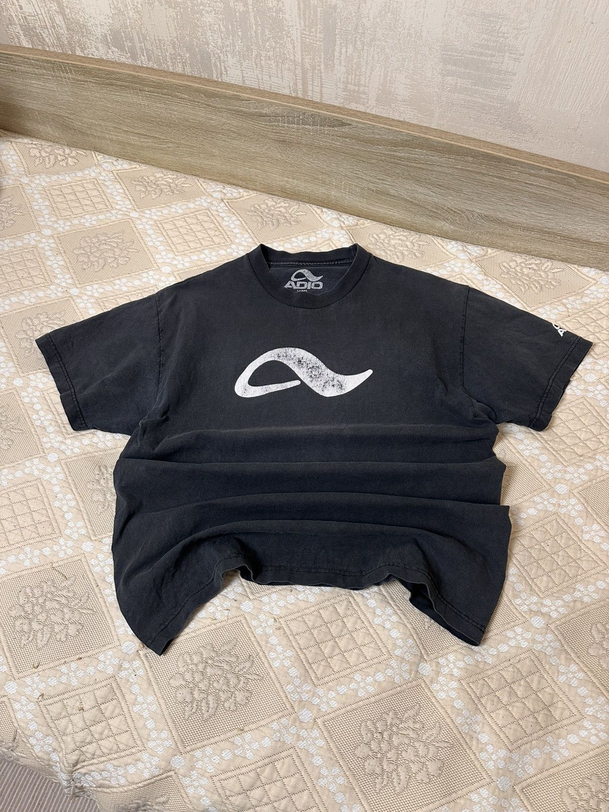 Vintage 🔥 Vintage 2000s Adio Skate Faded Washed T Shirt Logo USA Y2K Size US L / EU 52-54 / 3 - 1 Thumbnail