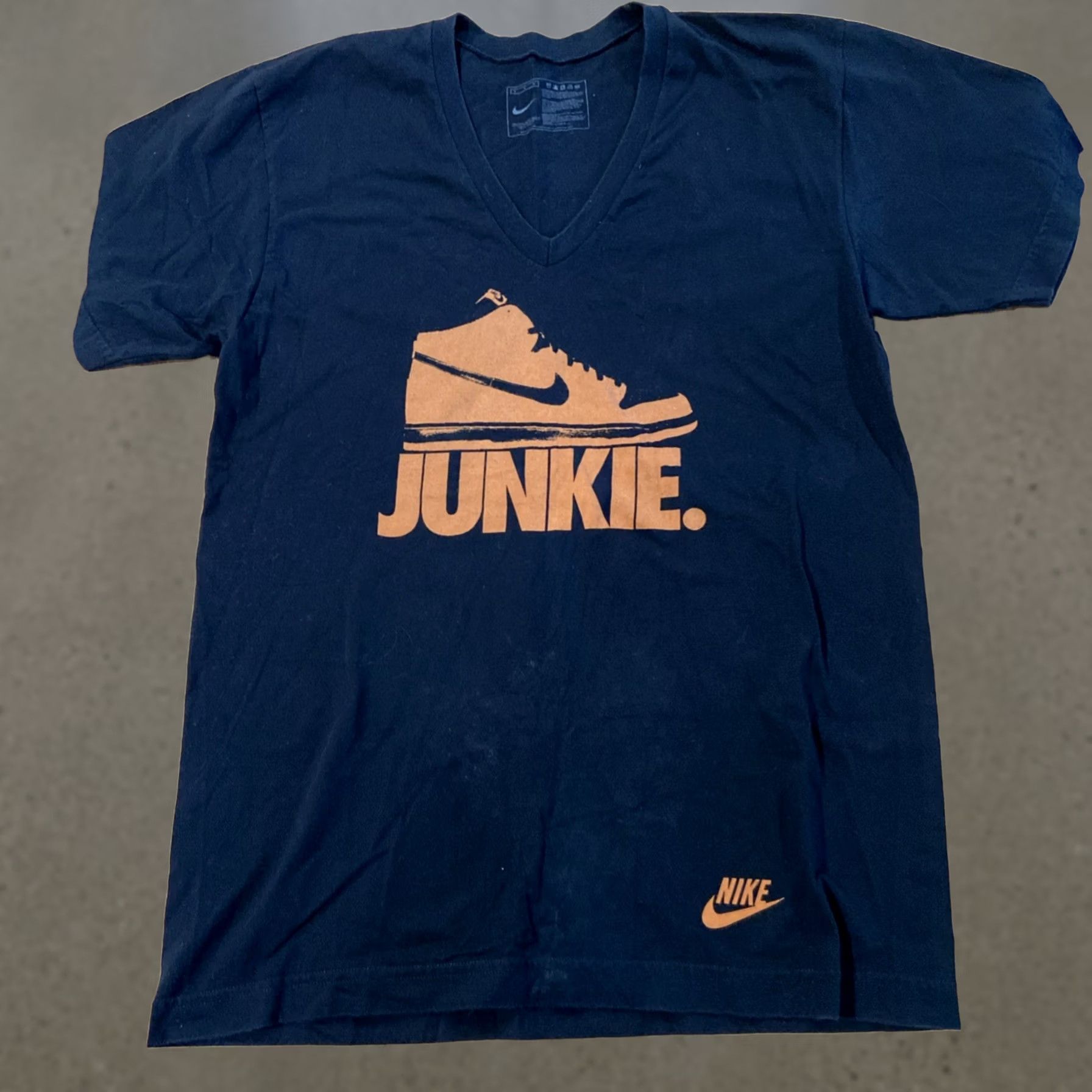 Nike VINTAGE Nike Dunk High Sneaker Junkie V Neck T Shirt M Orange Black Low Shirt Unisex 2000s Graphic Tee Mens Womens Boys Girls Nike Space? Size US M / EU 48-50 / 2 - 1 Thumbnail