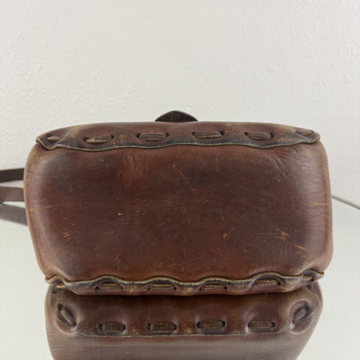 Other Vintage 90s Brown Tooled Leather Flower Butterfly Saddle Bag Size ONE SIZE - 11 Thumbnail