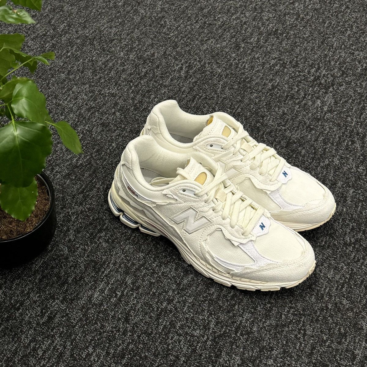 New Balance New Balance 2002R Protection Pack Sea Salt Size US 9 / EU 42 - 2 Thumbnail