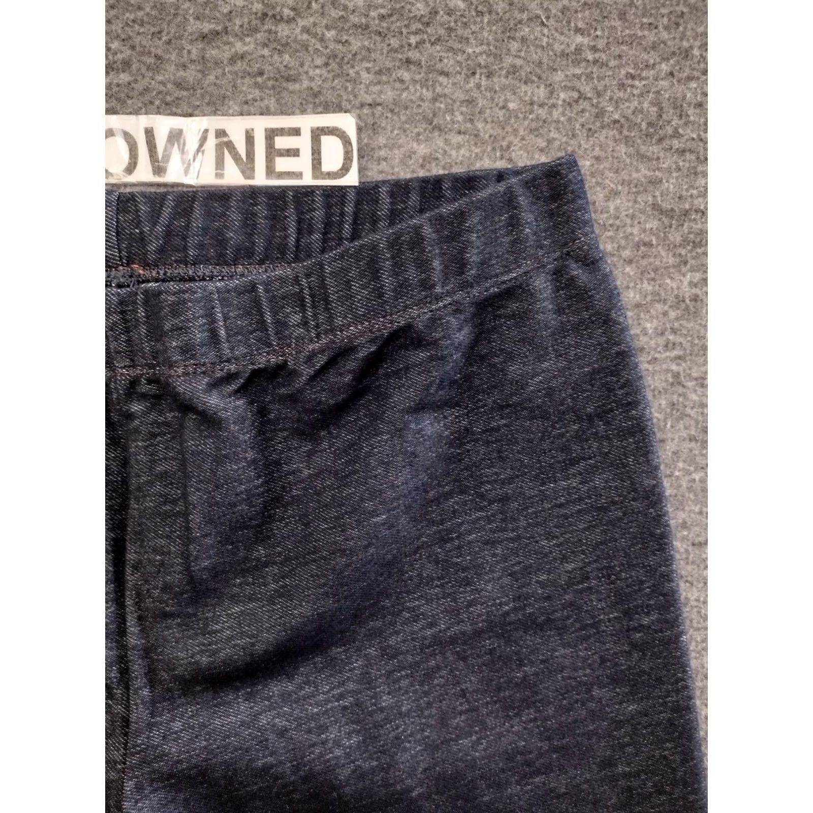 Vintage No Boundaries Gray Capri Pants Womens Size S Casual Pull On Waist 17 In Inseam Capris Front Flat Comfort Elastic Waist Regular Fit Shorts/Pants Size 28" / US 6 / IT 42 - 7 Thumbnail