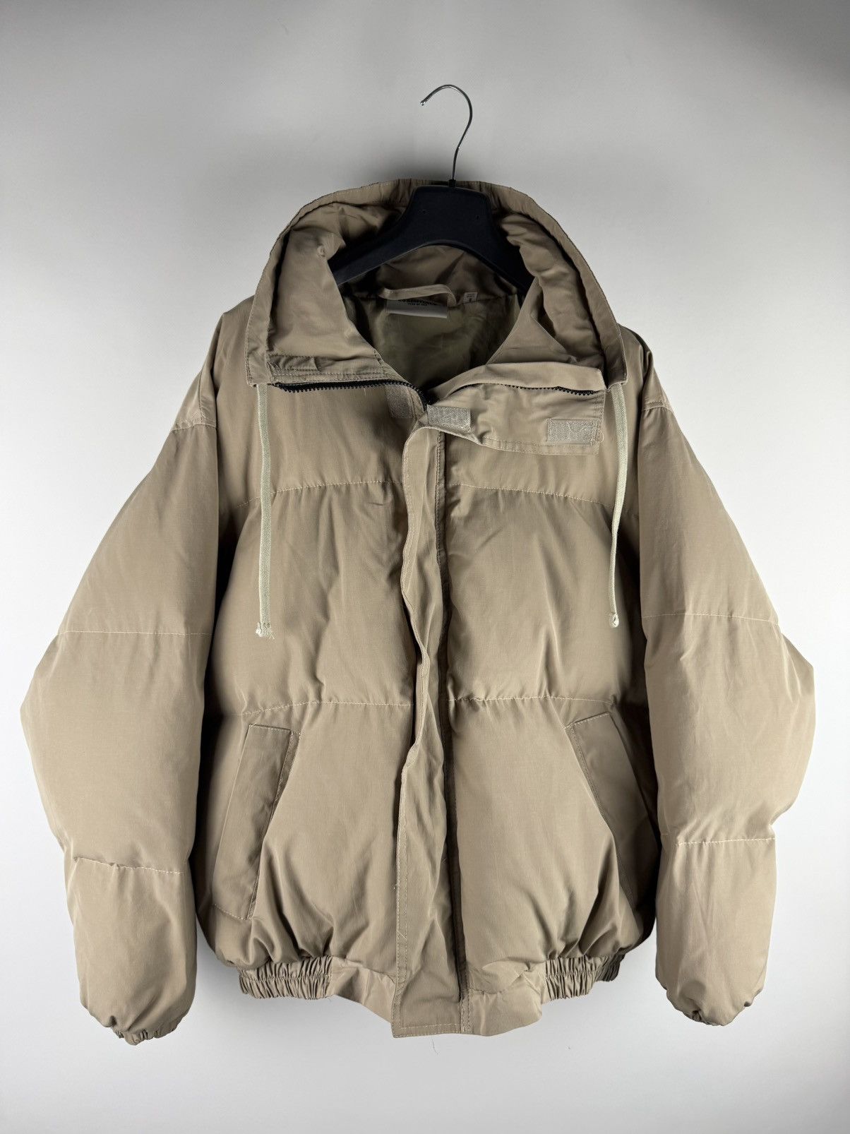 Fear of God Fear of God Essentials Puffer Jacket Cement Size US S / EU 44-46 / 1 - 1 Thumbnail