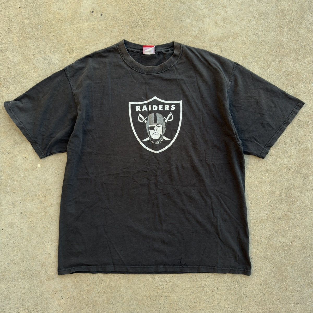 NFL Oakland Raiders black tee #NFL #raiders #streetwear Size US L / EU 52-54 / 3 - 1 Thumbnail