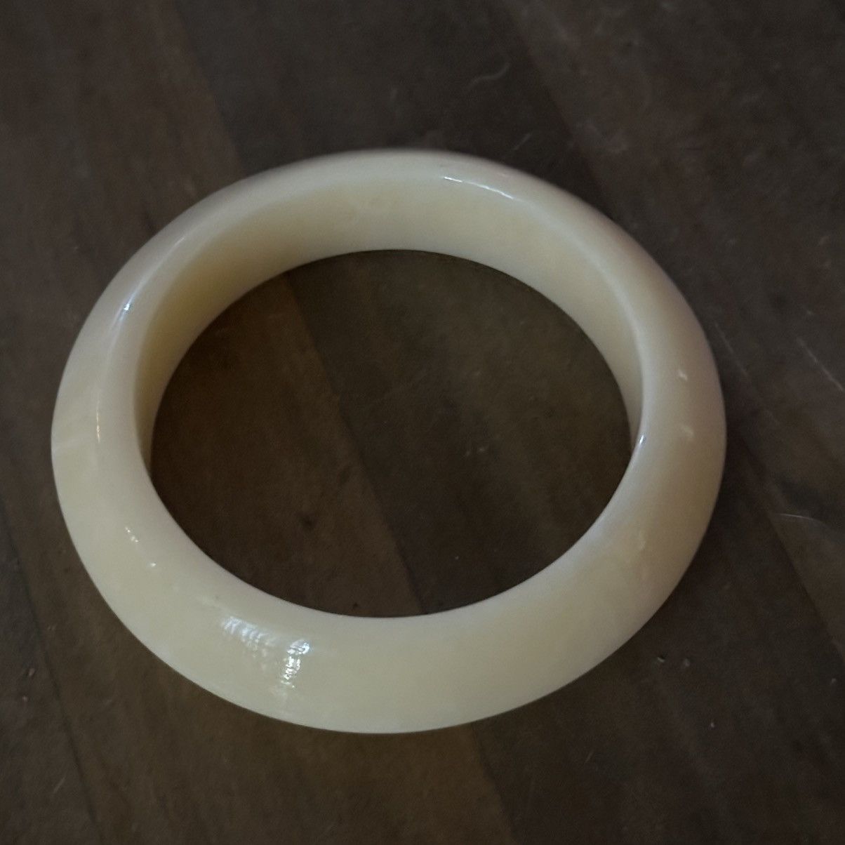 Vintage Vintage creamy yellow lucite spaceship bangle bracelet Size ONE SIZE - 4 Thumbnail