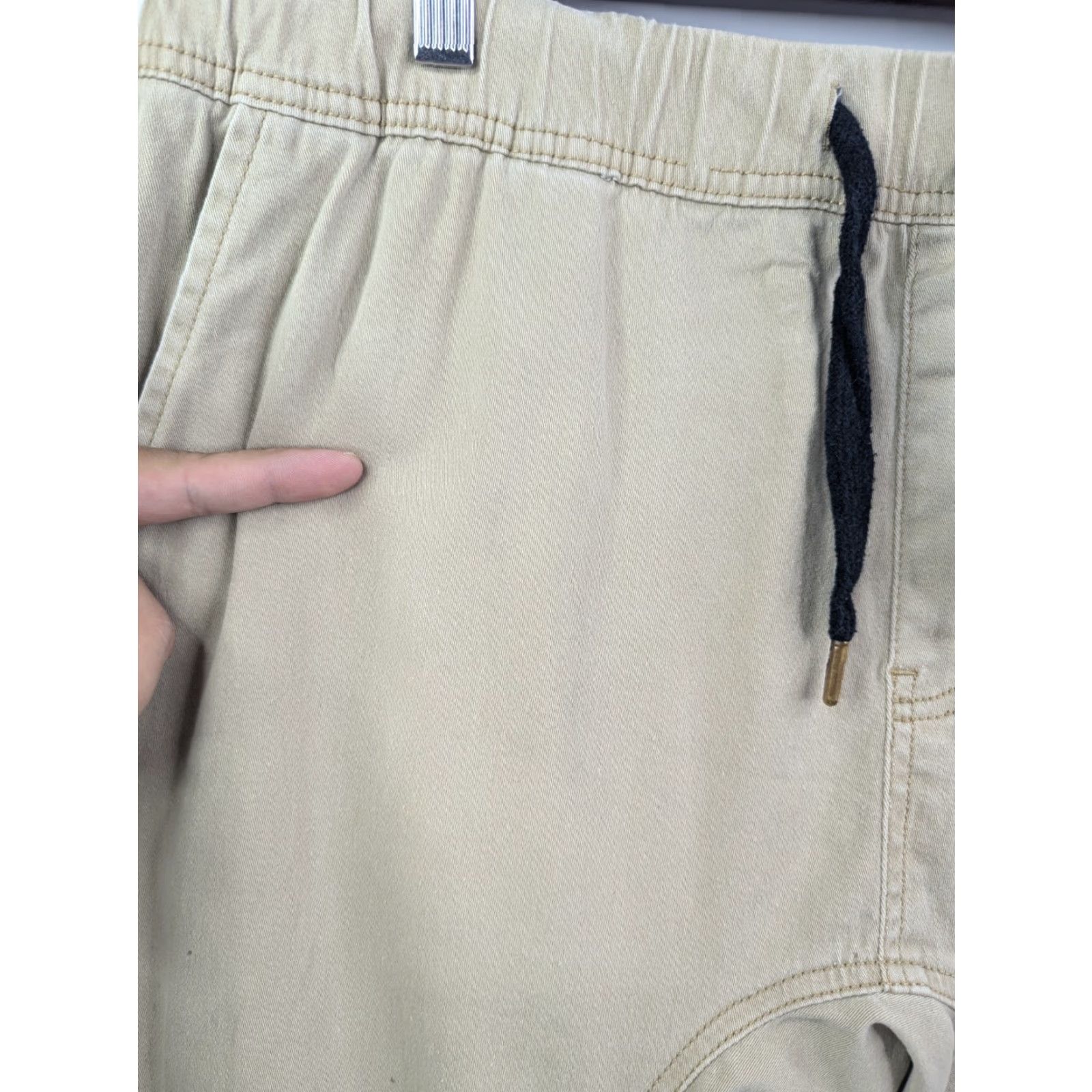 Vintage WT02 Jogger Pants Men XL Beige Khaki Elastic Drawstring Straight Inseam 30in Front Flat Front Cotton Blend Slashed Pocket Casual Workwear Vintage No Size US 36 / EU 52 - 2 Thumbnail