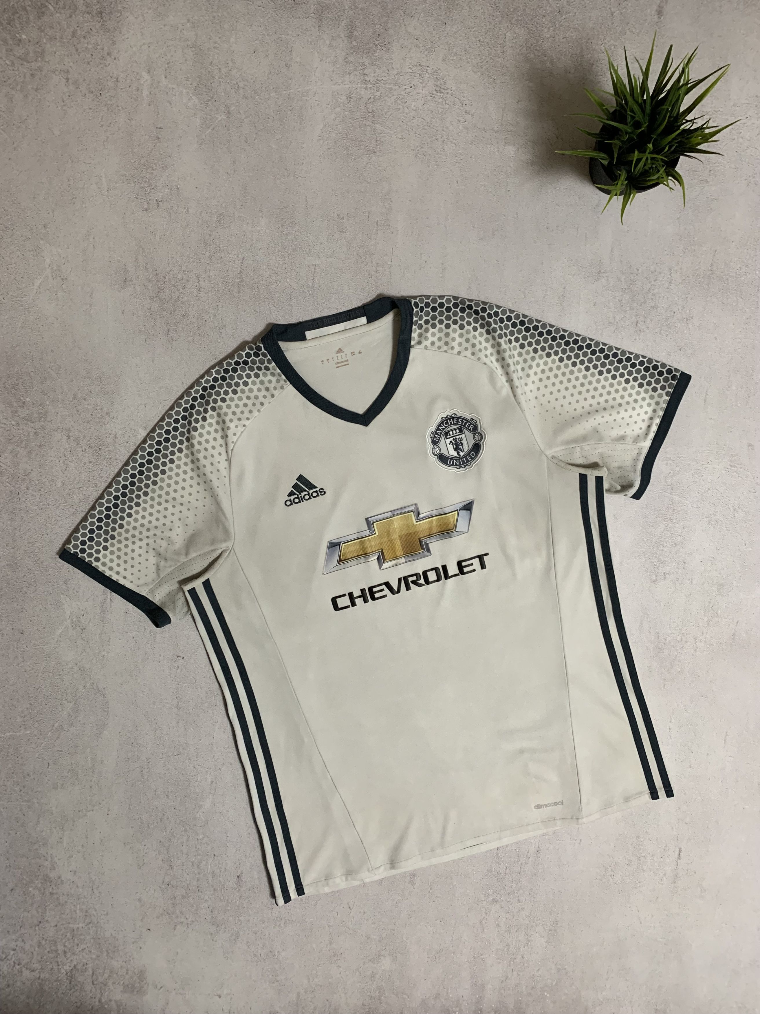 Adidas Vintage Adidas Manchester United Jersey Soccer T Shirt 2016 Size US L / EU 52-54 / 3 - 1 Thumbnail