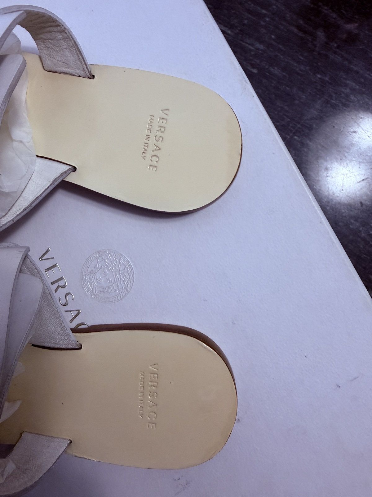 Versace Versace White Leather Medusa Sandals size it35.5 Size US 5.5 / IT 35.5 - 4 Thumbnail