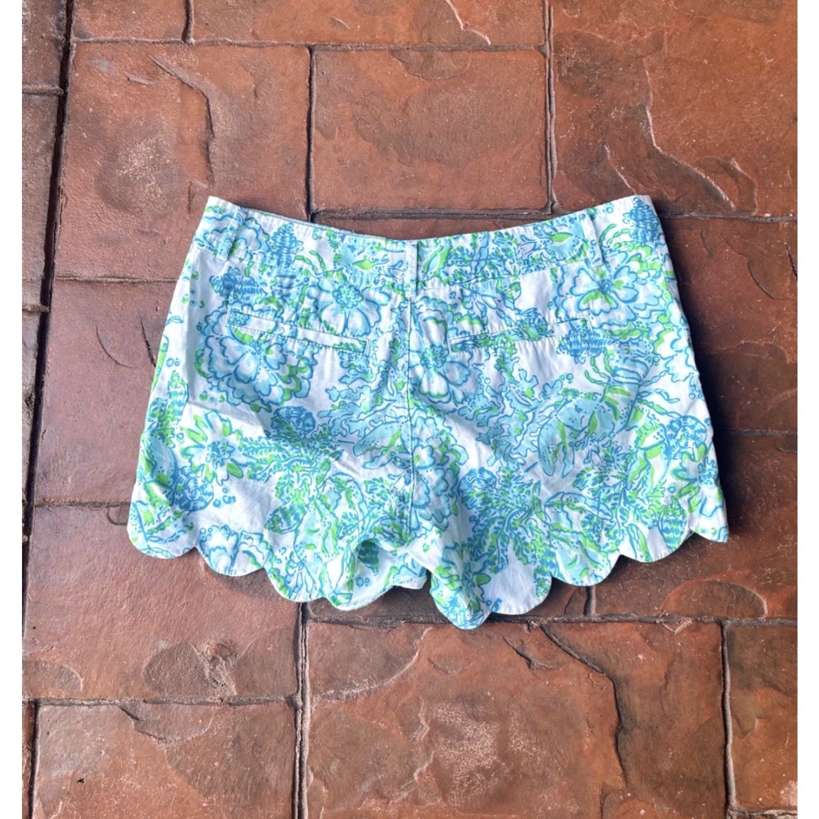 Lilly Pulitzer Lilly Pulitzer Buttercup Floral Shorts Women’s 4 Scalloped Hem Pockets Size 27" / US 4 / IT 40 - 3 Thumbnail