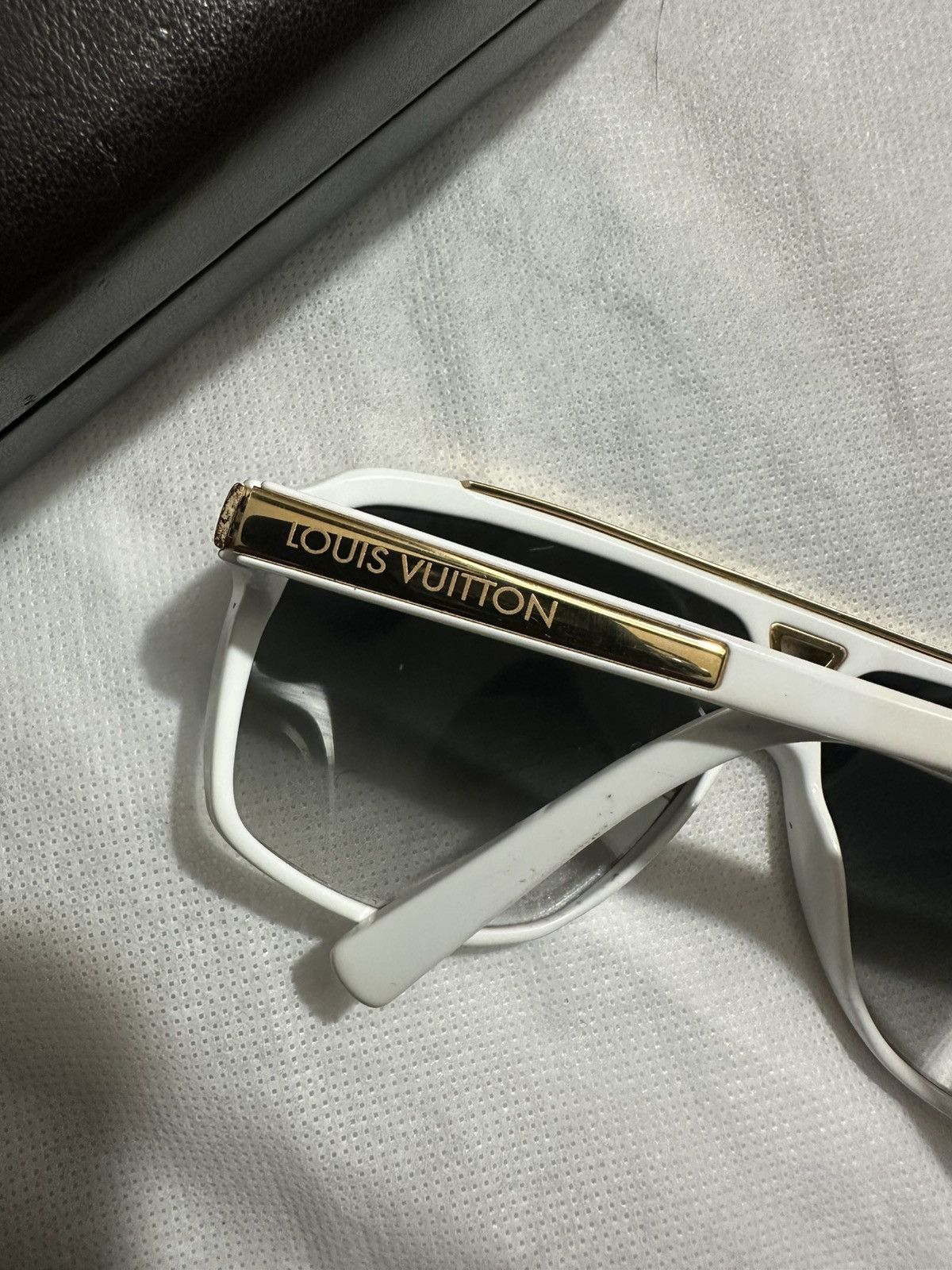 Louis Vuitton Louis Vuitton 2008 Evidence white/gold sunglasses Size ONE SIZE - 6 Thumbnail