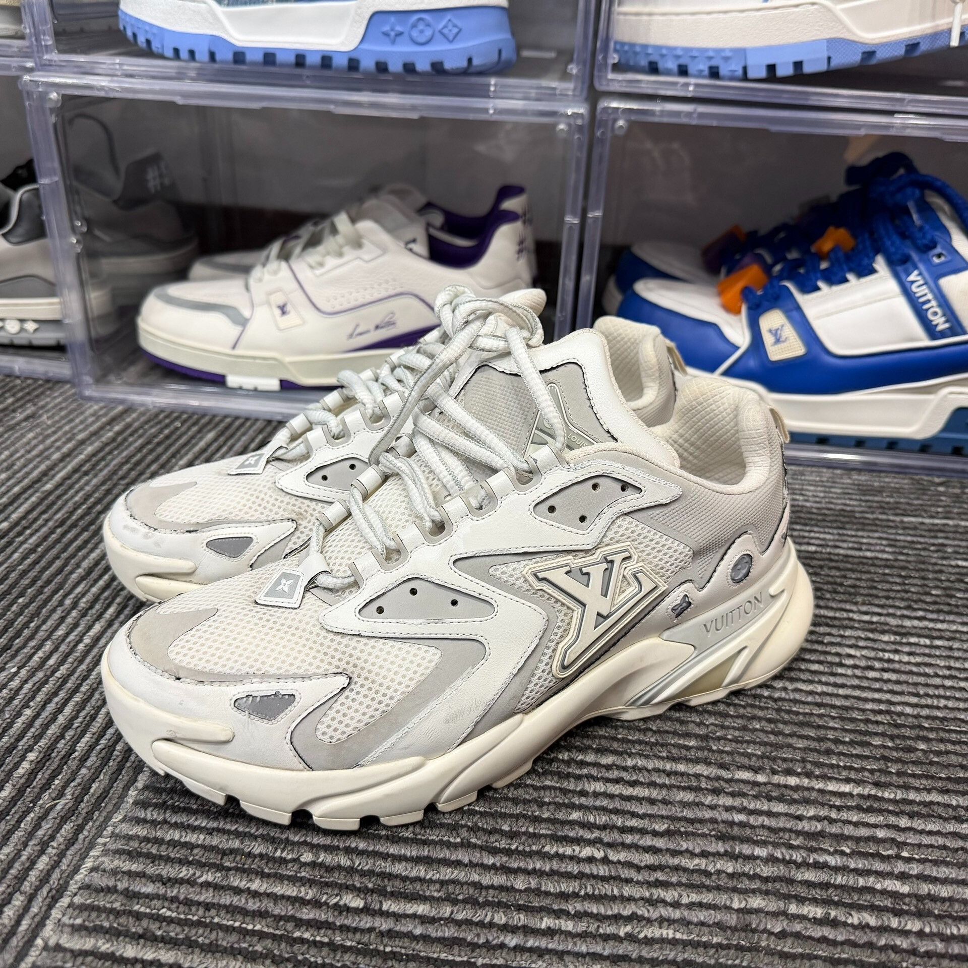 Louis Vuitton Louis Vuitton Running Lowtop Sneakers 8 Men Size US 8 / EU 41 - 1 Thumbnail