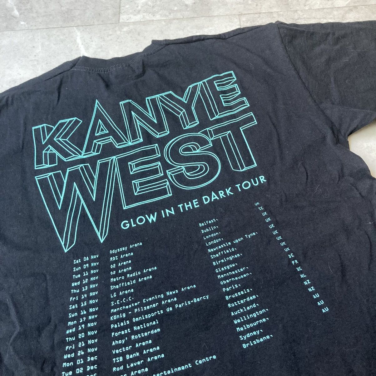 Rap Tees vintage kanye west glow in the dark tour rap tee Size US M / EU 48-50 / 2 - 6 Thumbnail