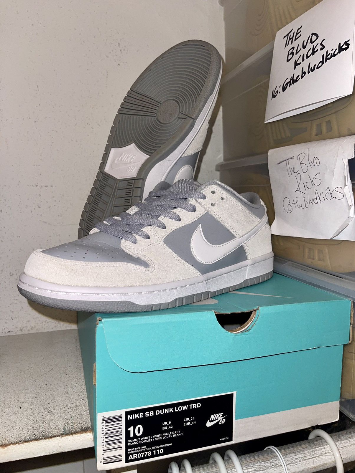summit white wolf grey dunks