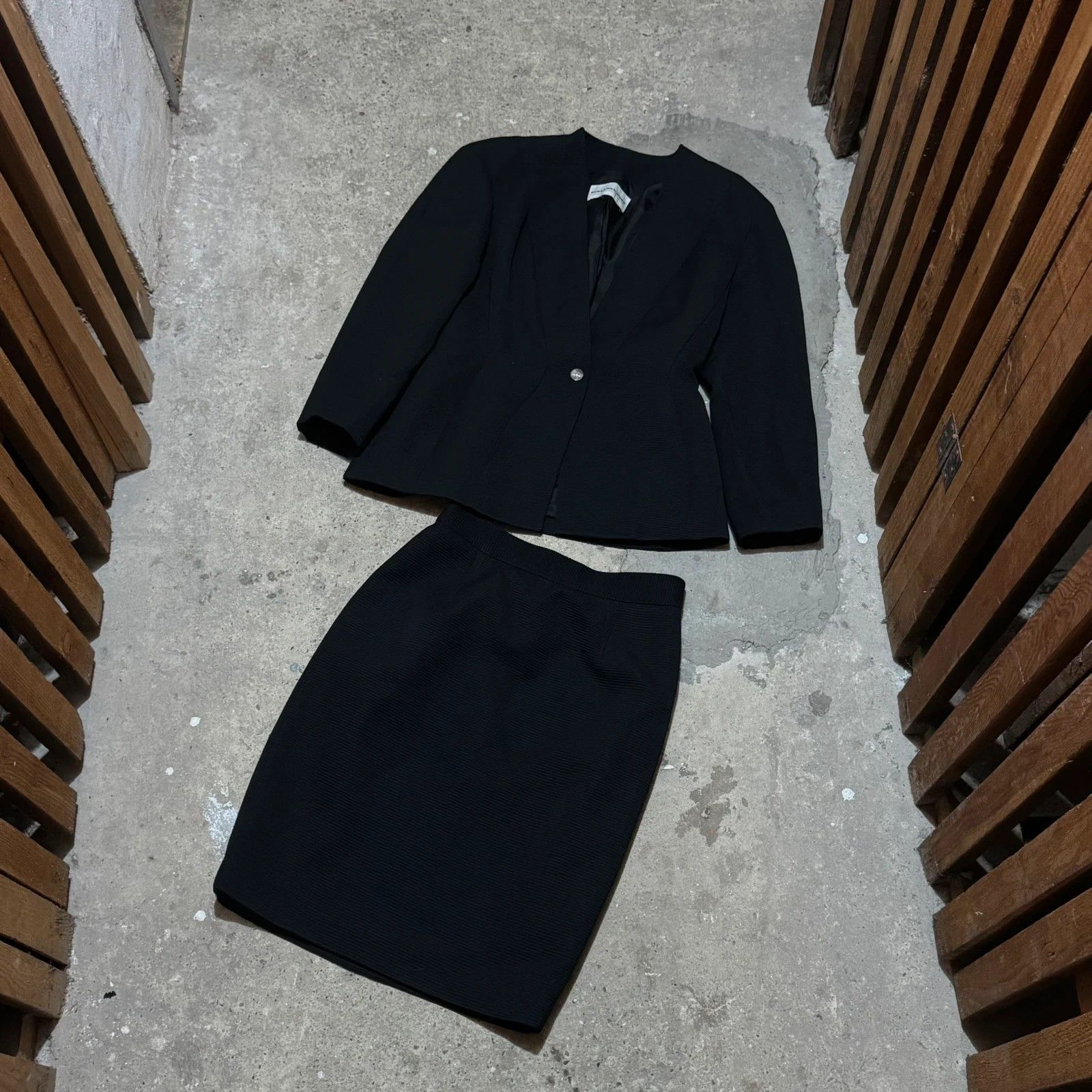 Mugler Mugler suit set blazer and skirt Size M / US 6-8 / IT 42-44 - 1 Thumbnail