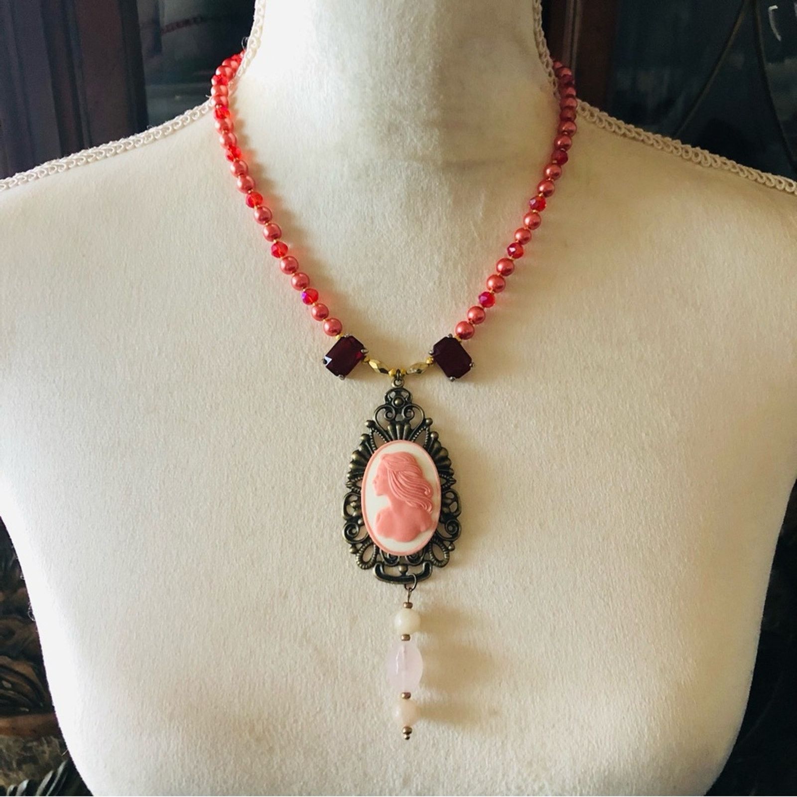 Handmade Handcrafted repurpose pink lady cameo quartz Pearl necklace Size ONE SIZE - 3 Thumbnail