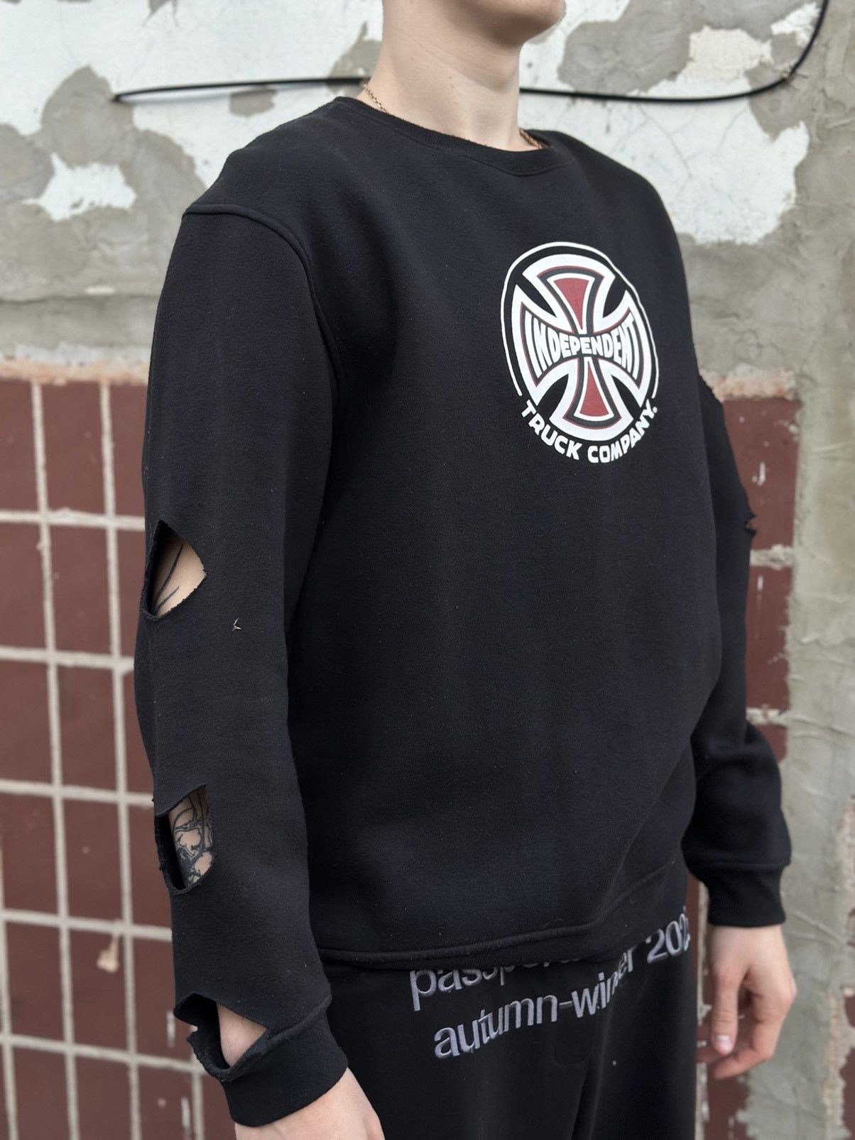 Independent Truck Co. Vintage Independent Sweatshirt Big Logo Band SK8 Custom 00s Size US L / EU 52-54 / 3 - 1 Thumbnail