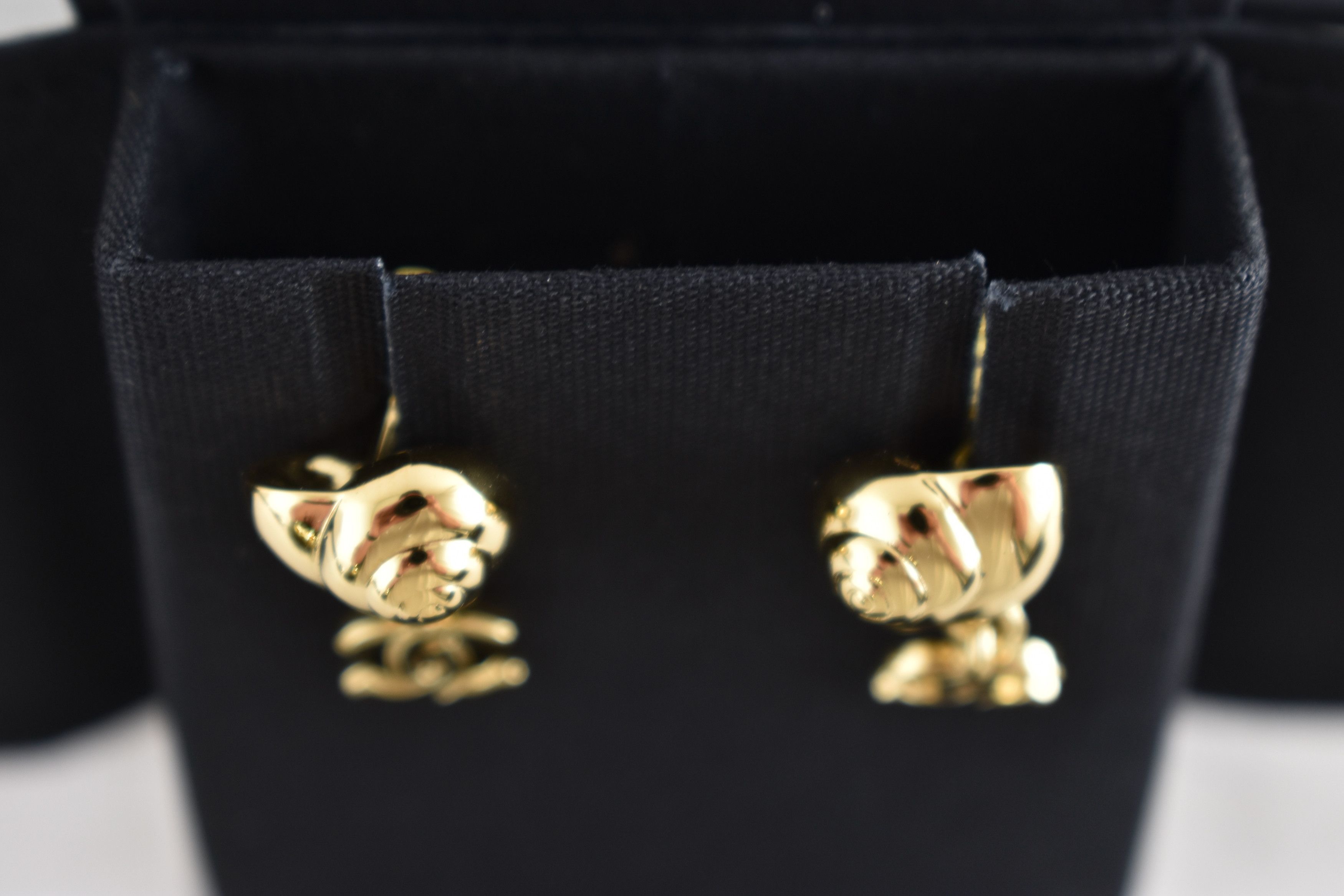 Chanel 26M Coco Beach Shell Seashell CC Logo Dangle Stud Earrings Size ONE SIZE - 17 Thumbnail