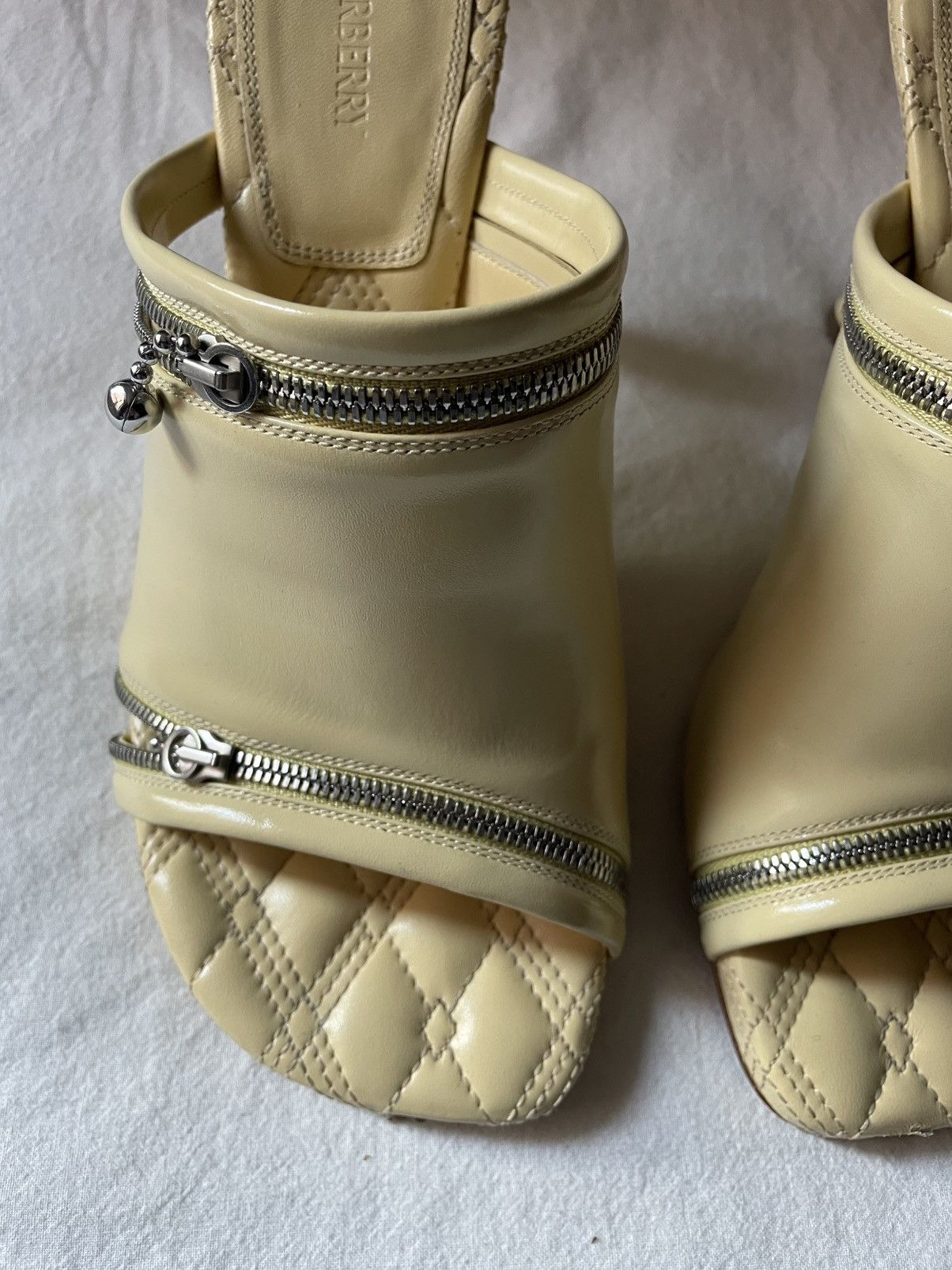 Burberry Burberry High Heel Shoes Size US 7 / IT 37 - 2 Thumbnail